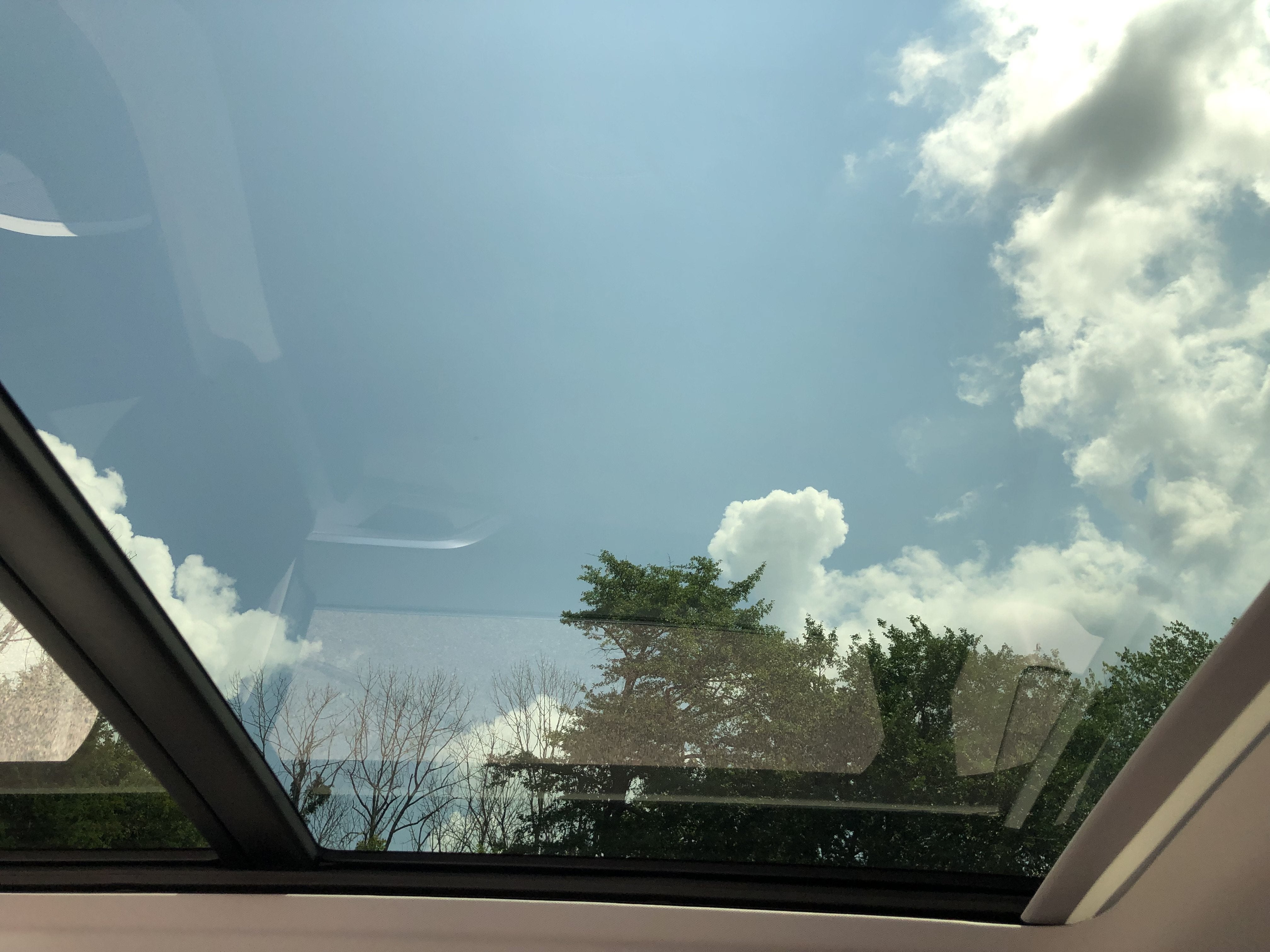2026 Volkswagen Taos SE w/panoramic sunroof