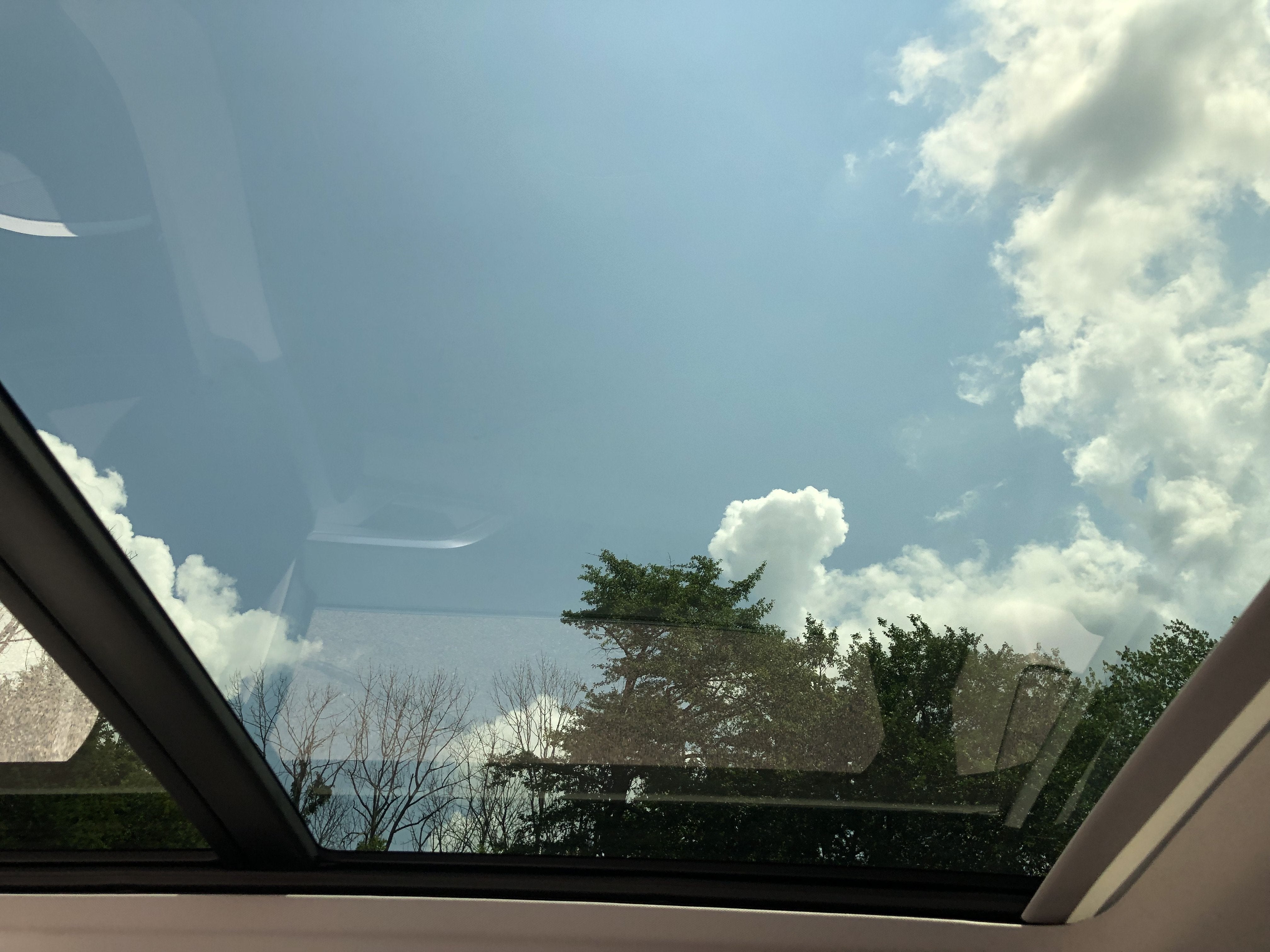 2026 Volkswagen Taos SE w/panoramic sunroof