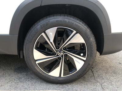 2026 Volkswagen Taos SE w/panoramic sunroof
