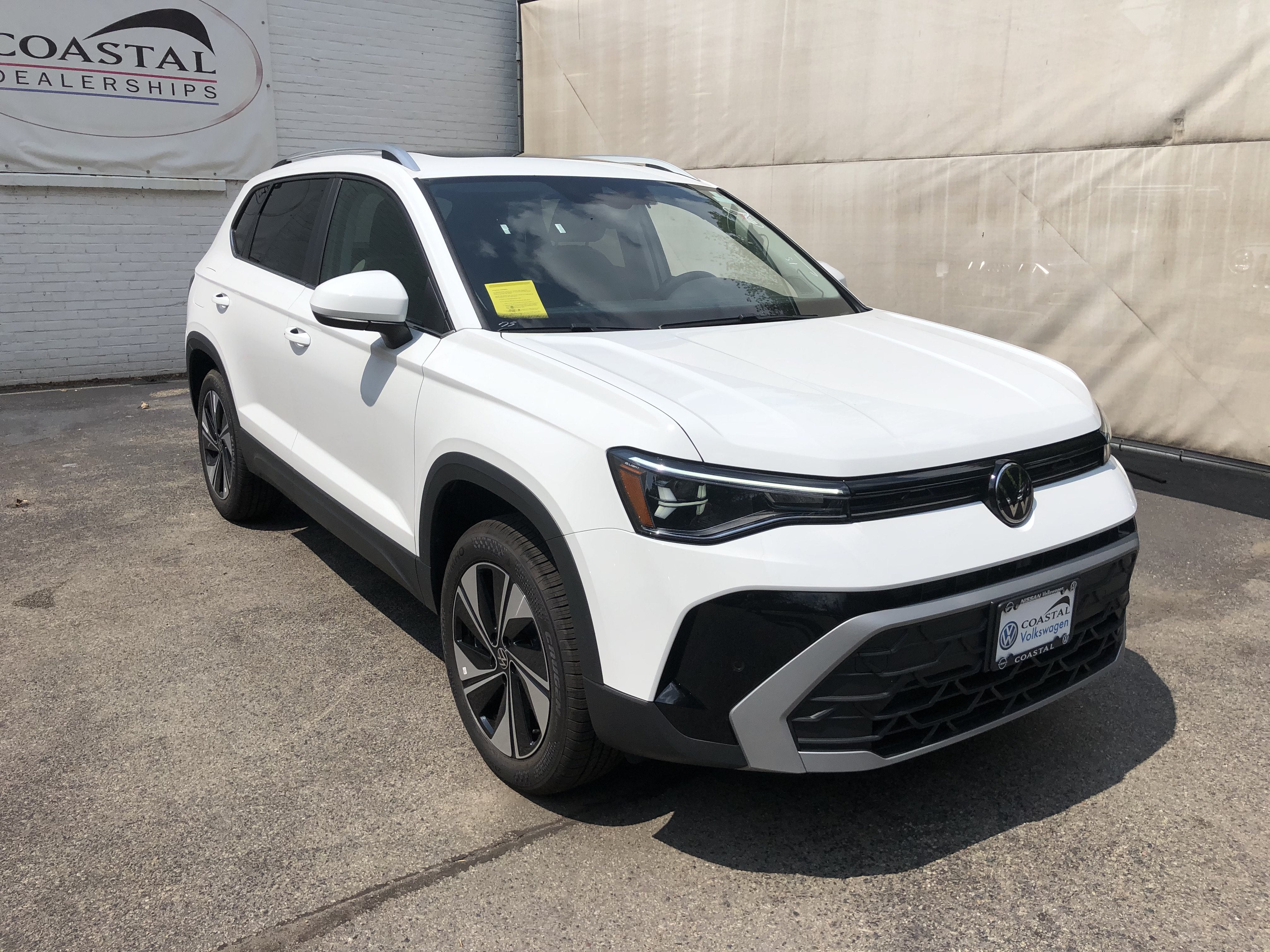 2026 Volkswagen Taos SE w/panoramic sunroof