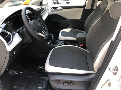 2026 Volkswagen Taos SE w/panoramic sunroof