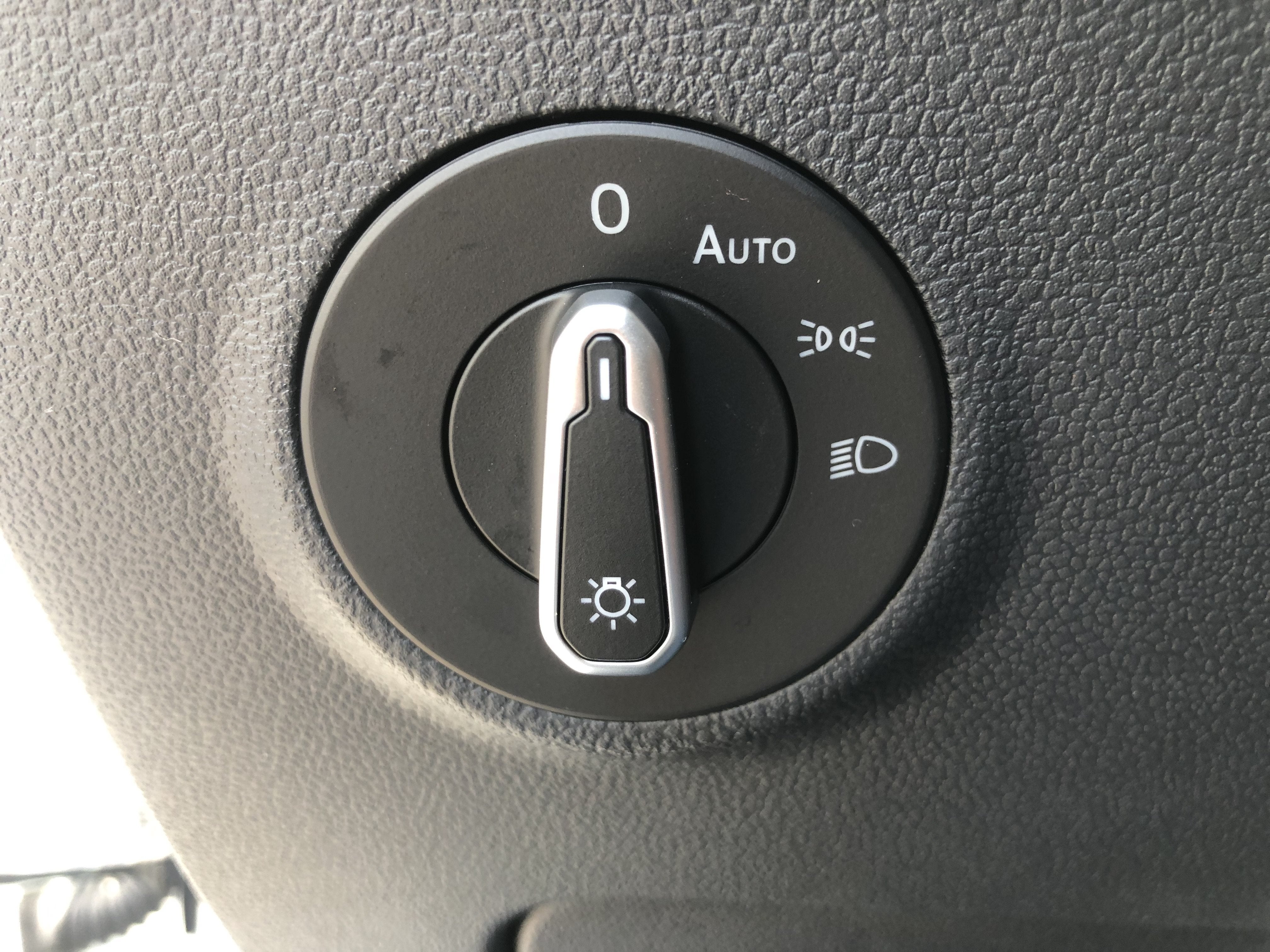 2026 Volkswagen Taos SE w/panoramic sunroof