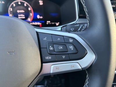 2025 Volkswagen Taos SE w/panoramic sunroof