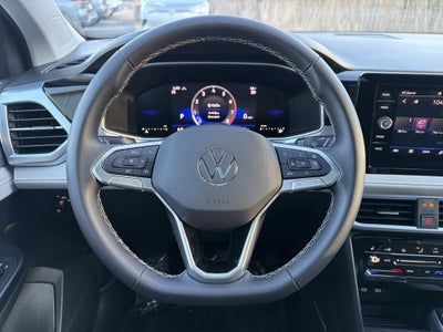 2025 Volkswagen Taos SE w/panoramic sunroof