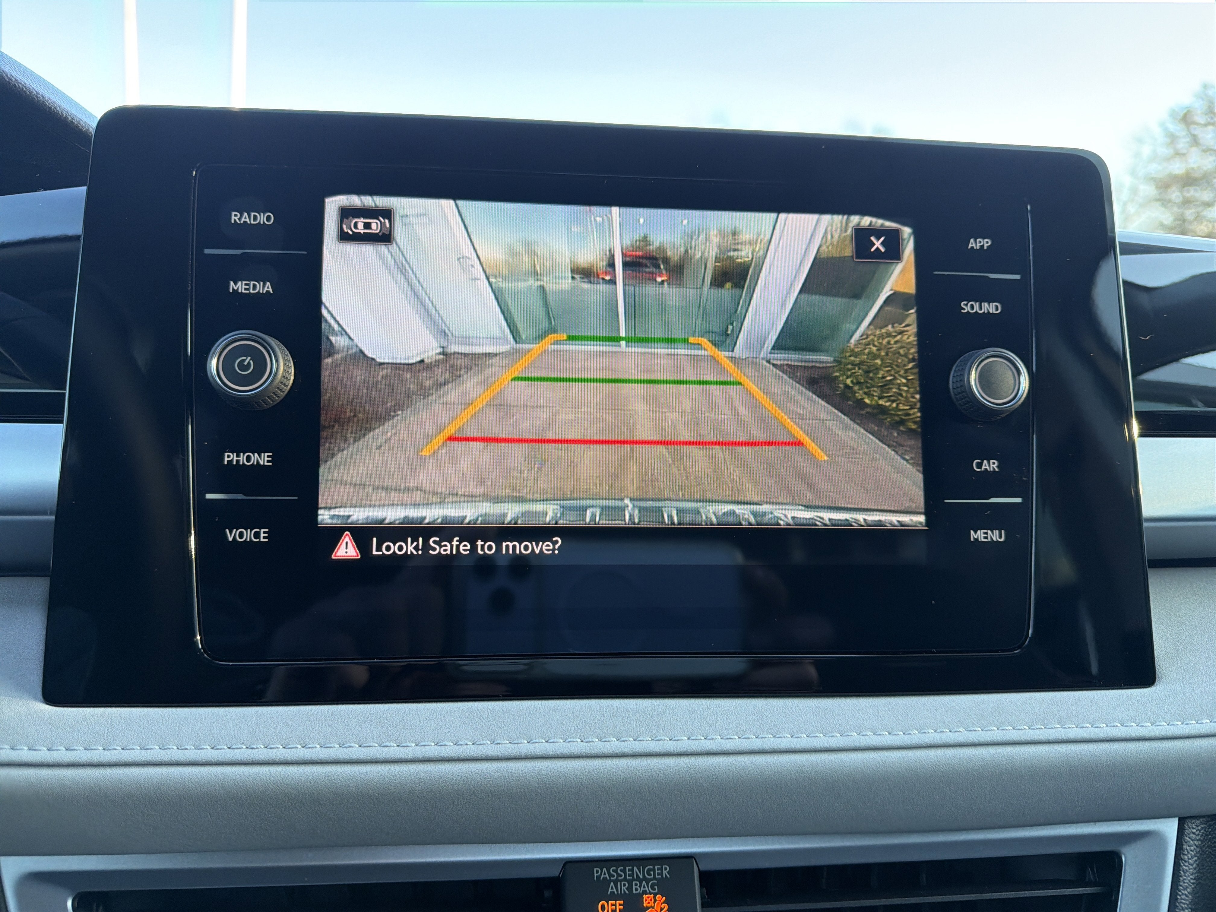 2025 Volkswagen Taos SE w/panoramic sunroof