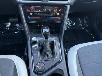 2025 Volkswagen Taos SE w/panoramic sunroof