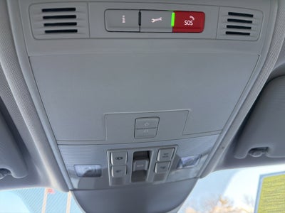 2025 Volkswagen Taos SE w/panoramic sunroof