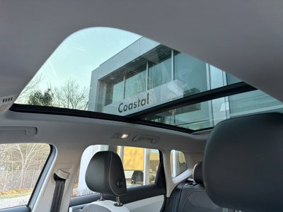 2025 Volkswagen Taos SE w/panoramic sunroof