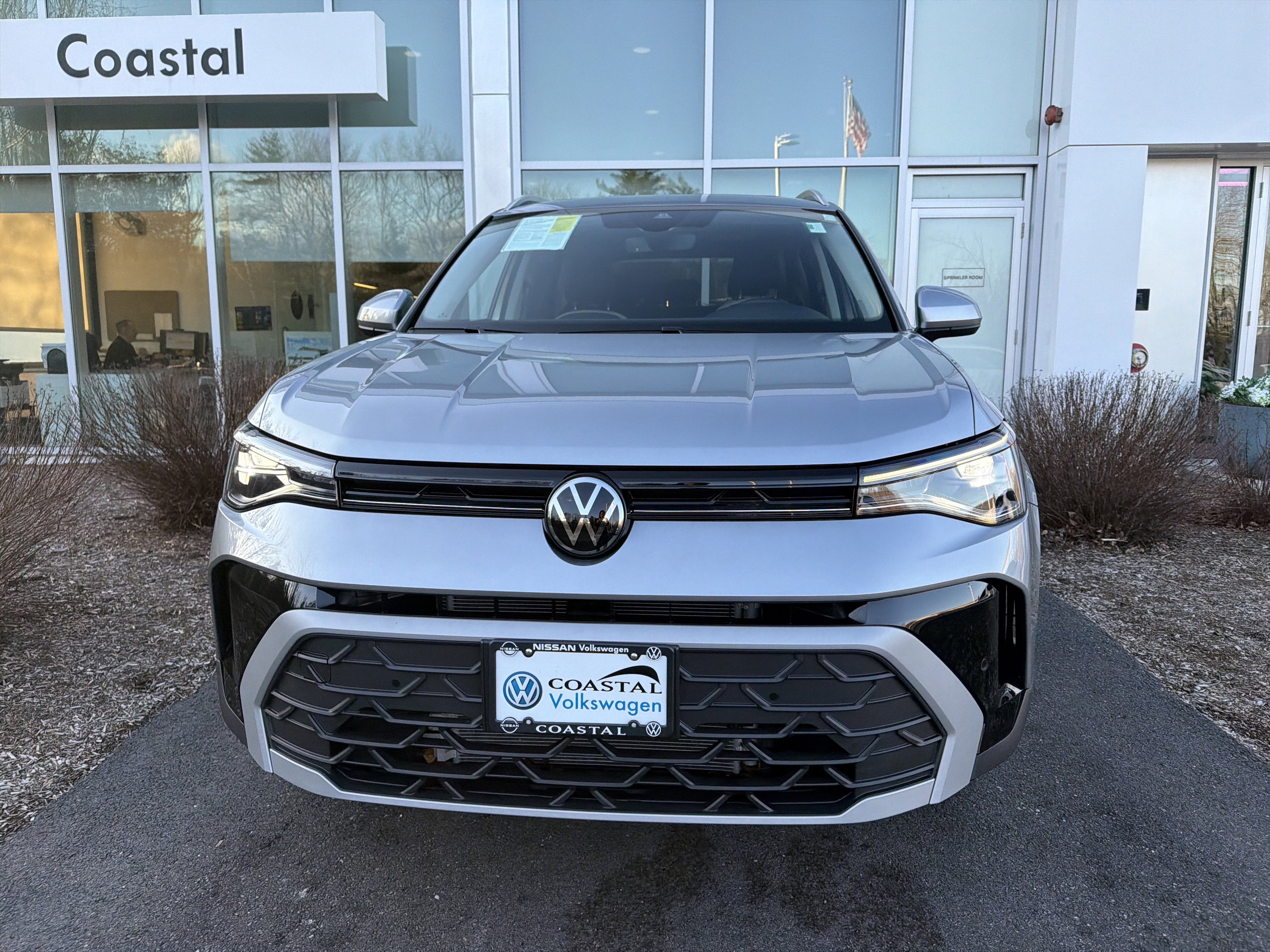 2025 Volkswagen Taos SE w/panoramic sunroof