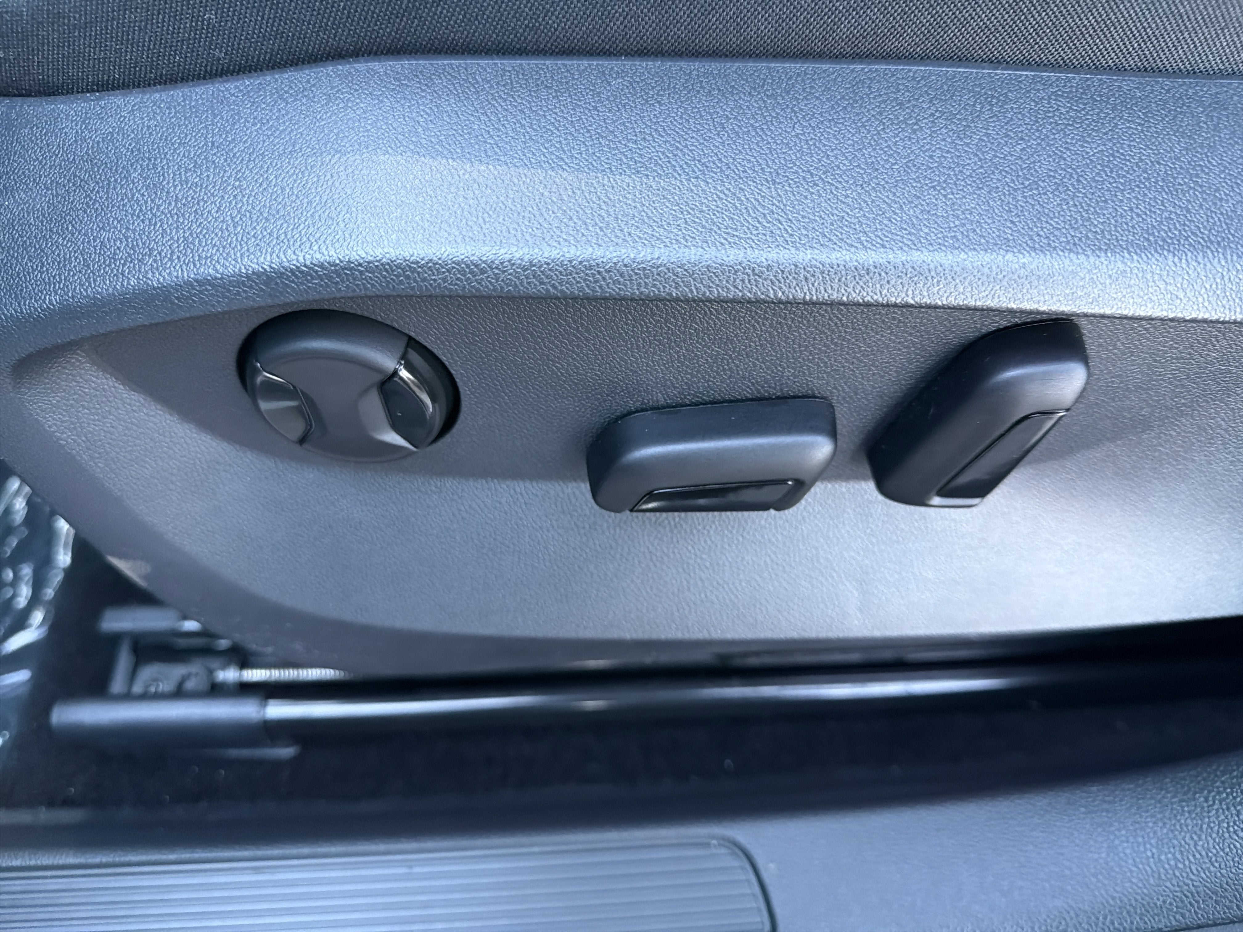 2025 Volkswagen Taos SE w/panoramic sunroof