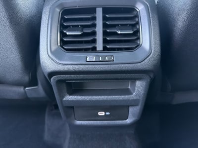 2025 Volkswagen Taos SE w/panoramic sunroof