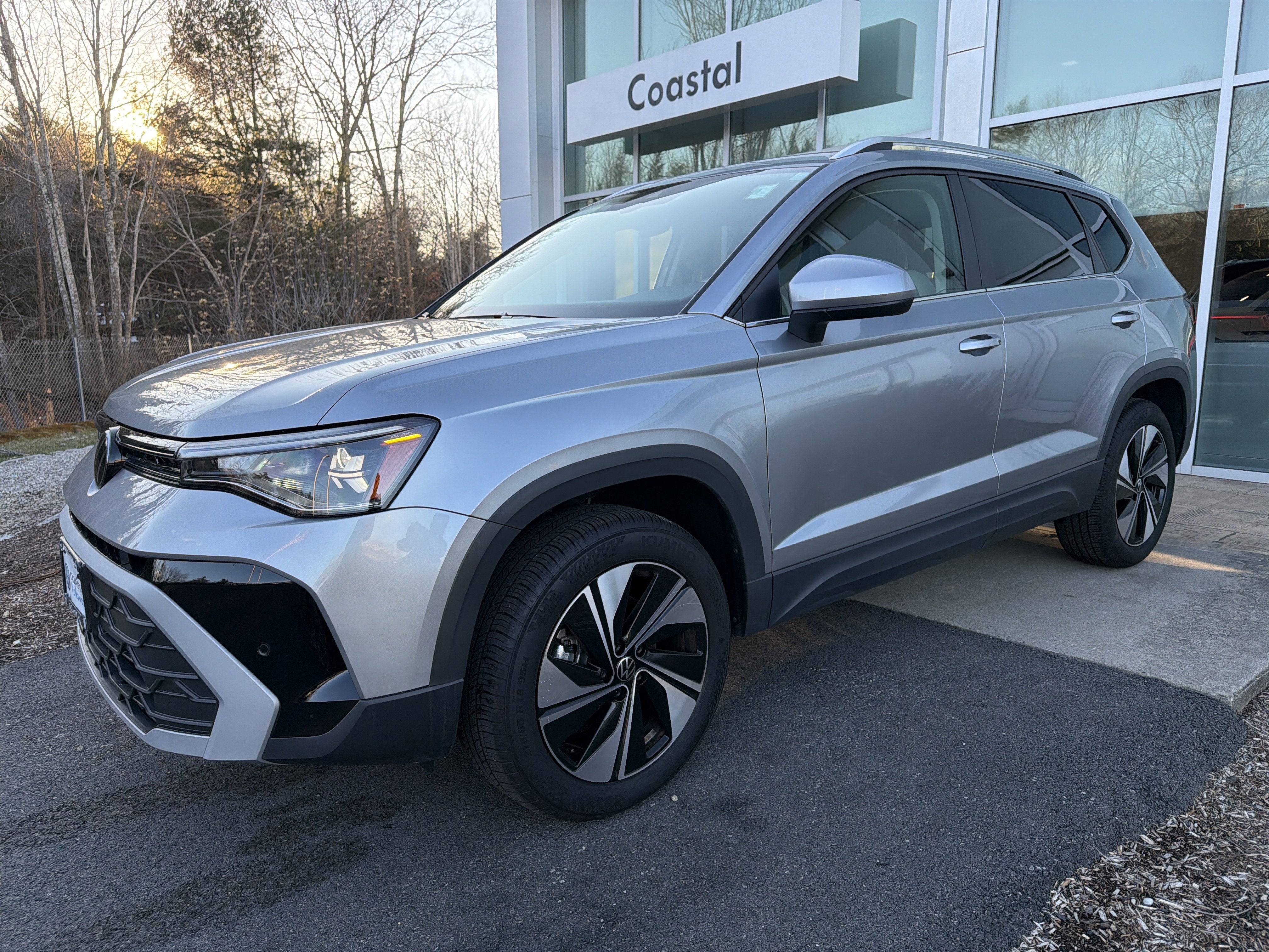 2025 Volkswagen Taos SE w/panoramic sunroof