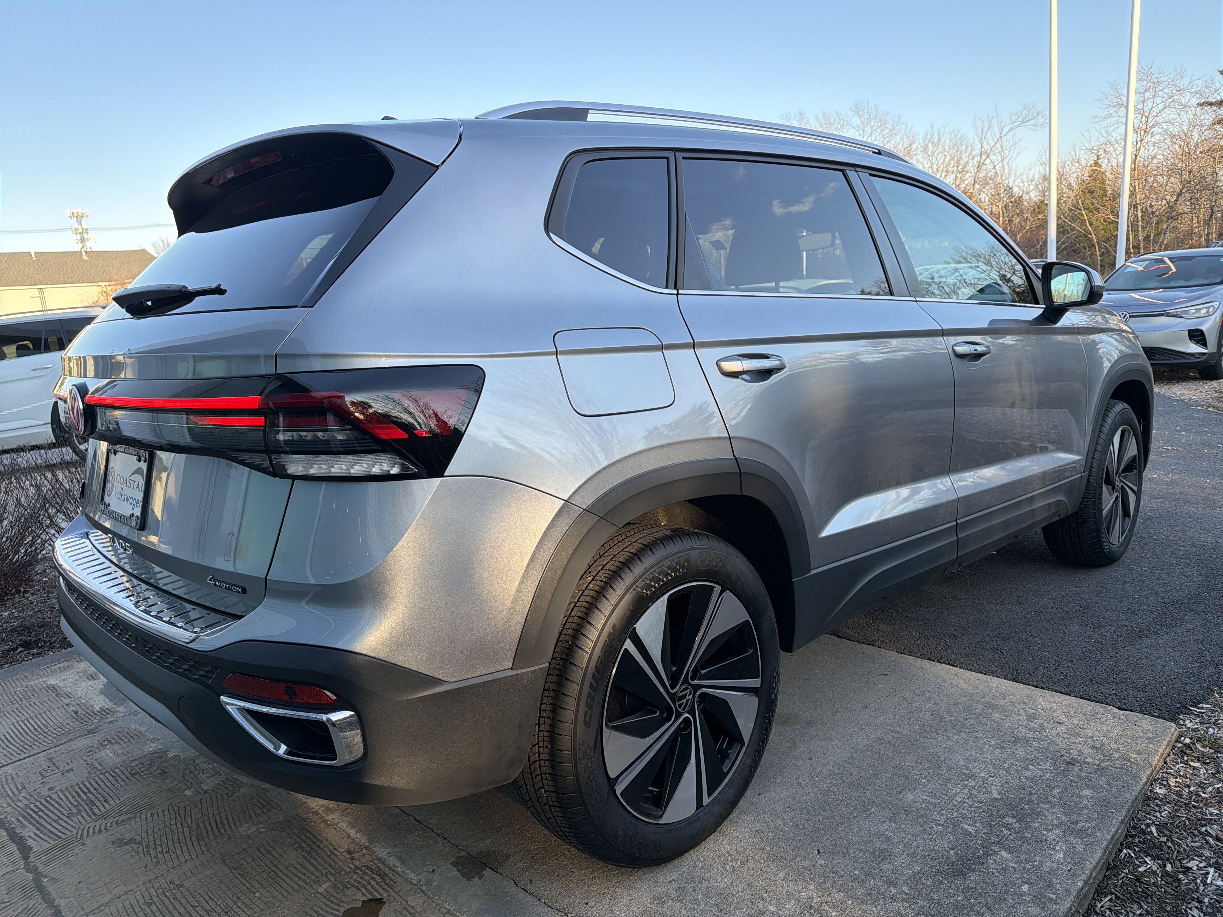 2025 Volkswagen Taos SE w/panoramic sunroof