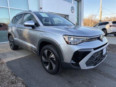 2025 Volkswagen Taos SE w/panoramic sunroof
