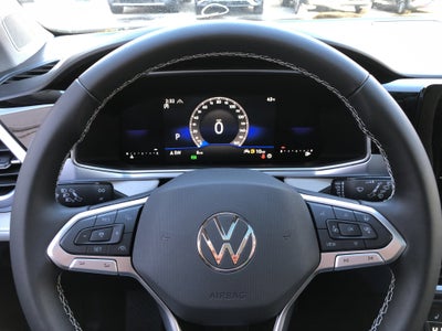 2026 Volkswagen Taos SE w/panoramic sunroof