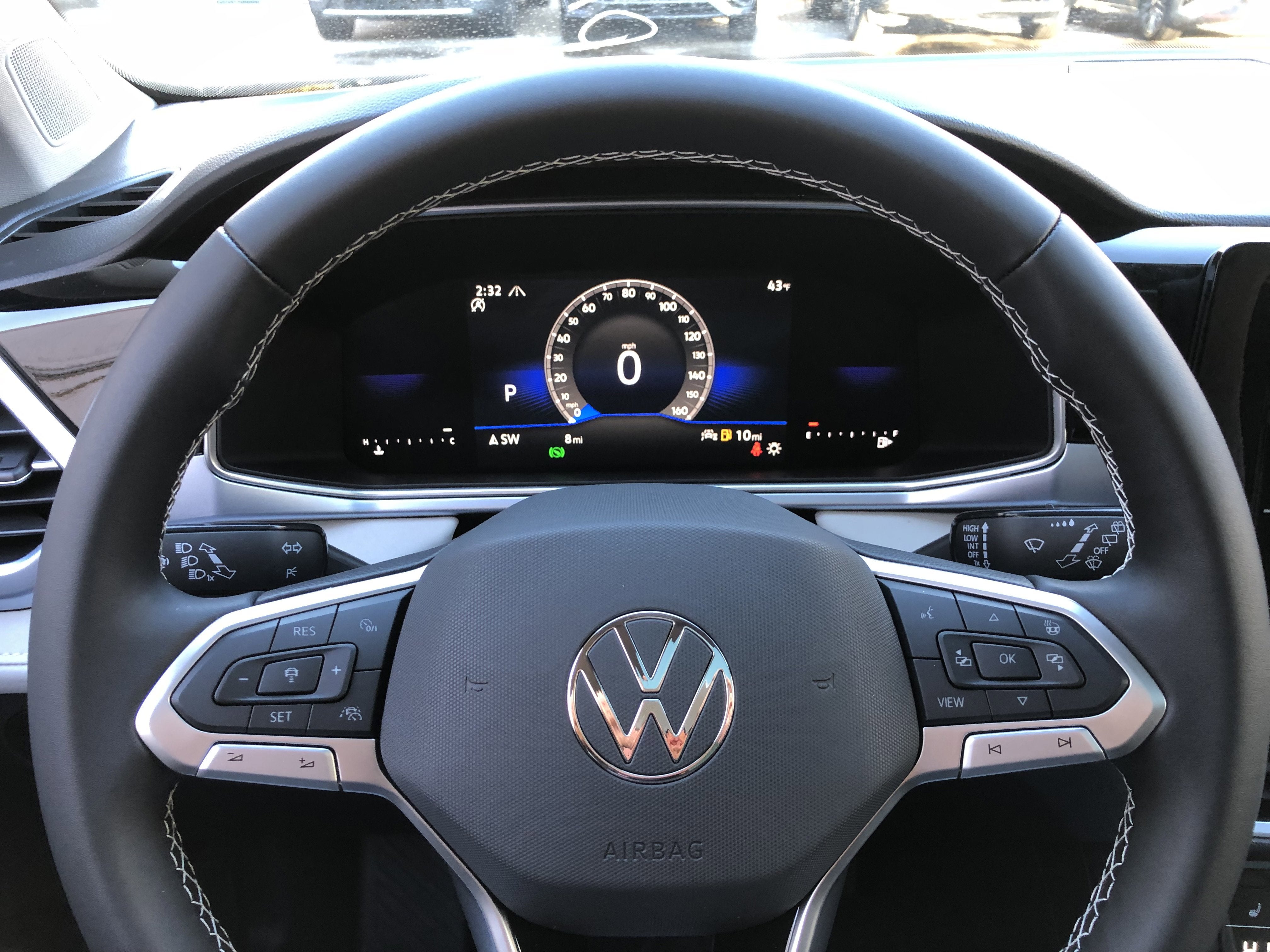 2026 Volkswagen Taos SE w/panoramic sunroof