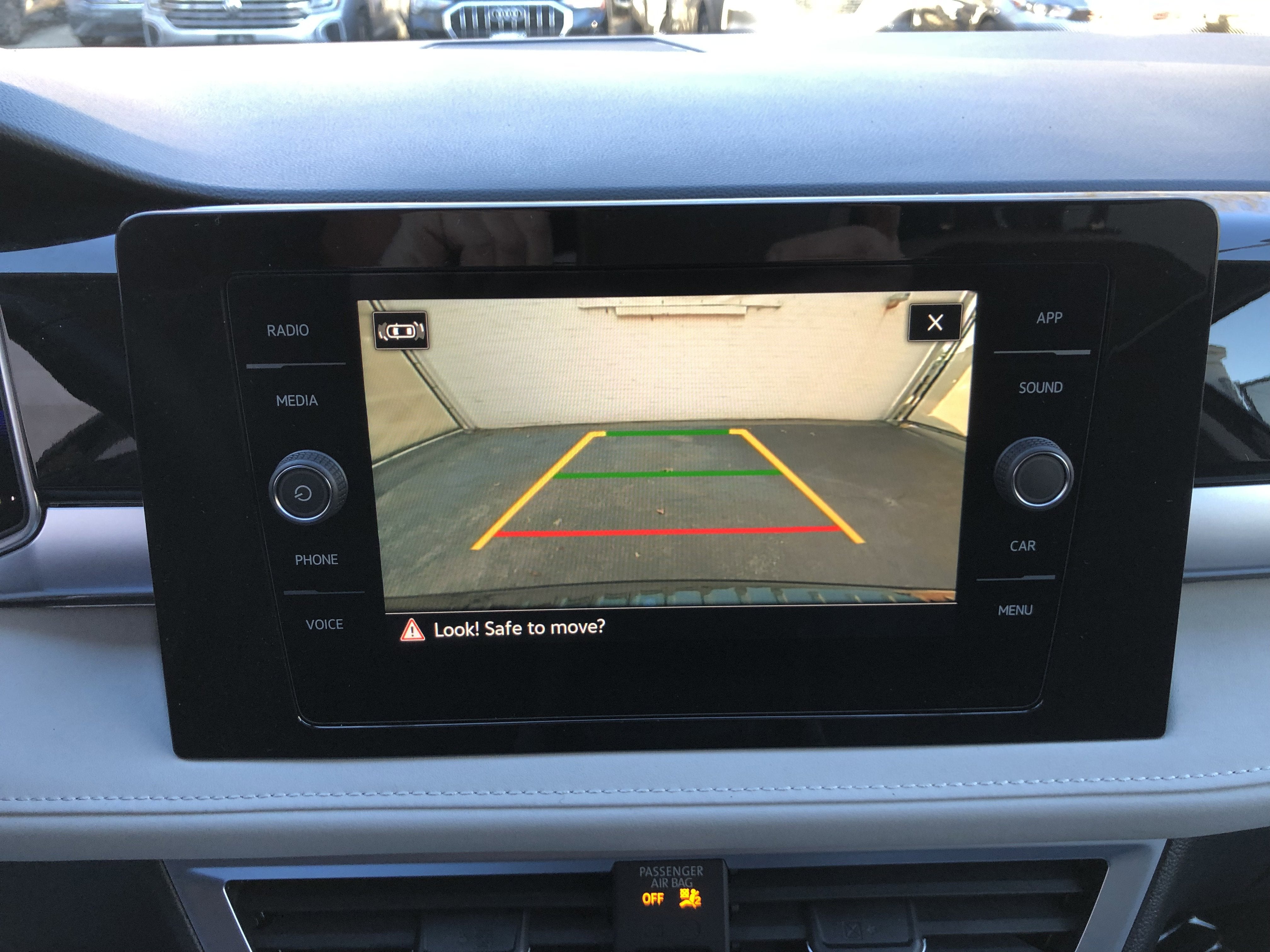 2026 Volkswagen Taos SE w/panoramic sunroof