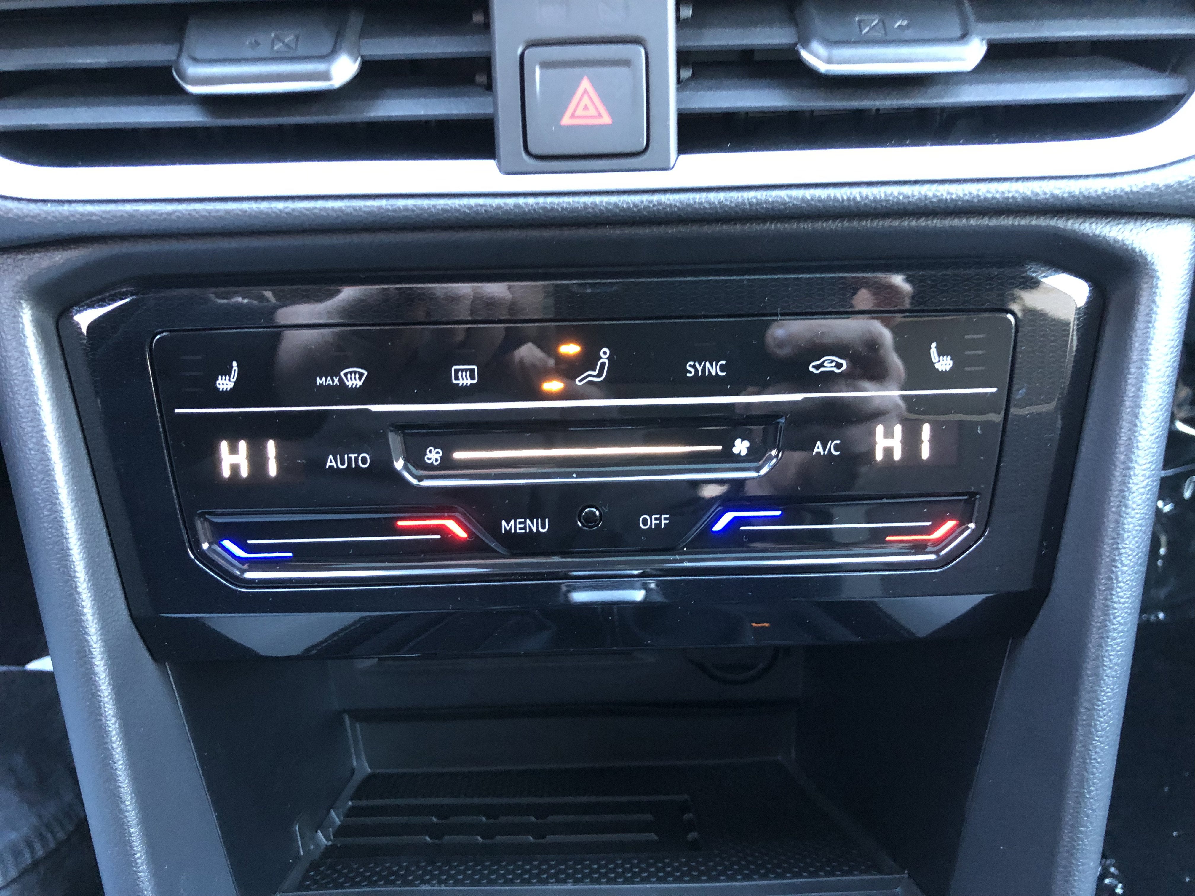 2026 Volkswagen Taos SE w/panoramic sunroof