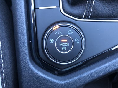 2026 Volkswagen Taos SE w/panoramic sunroof