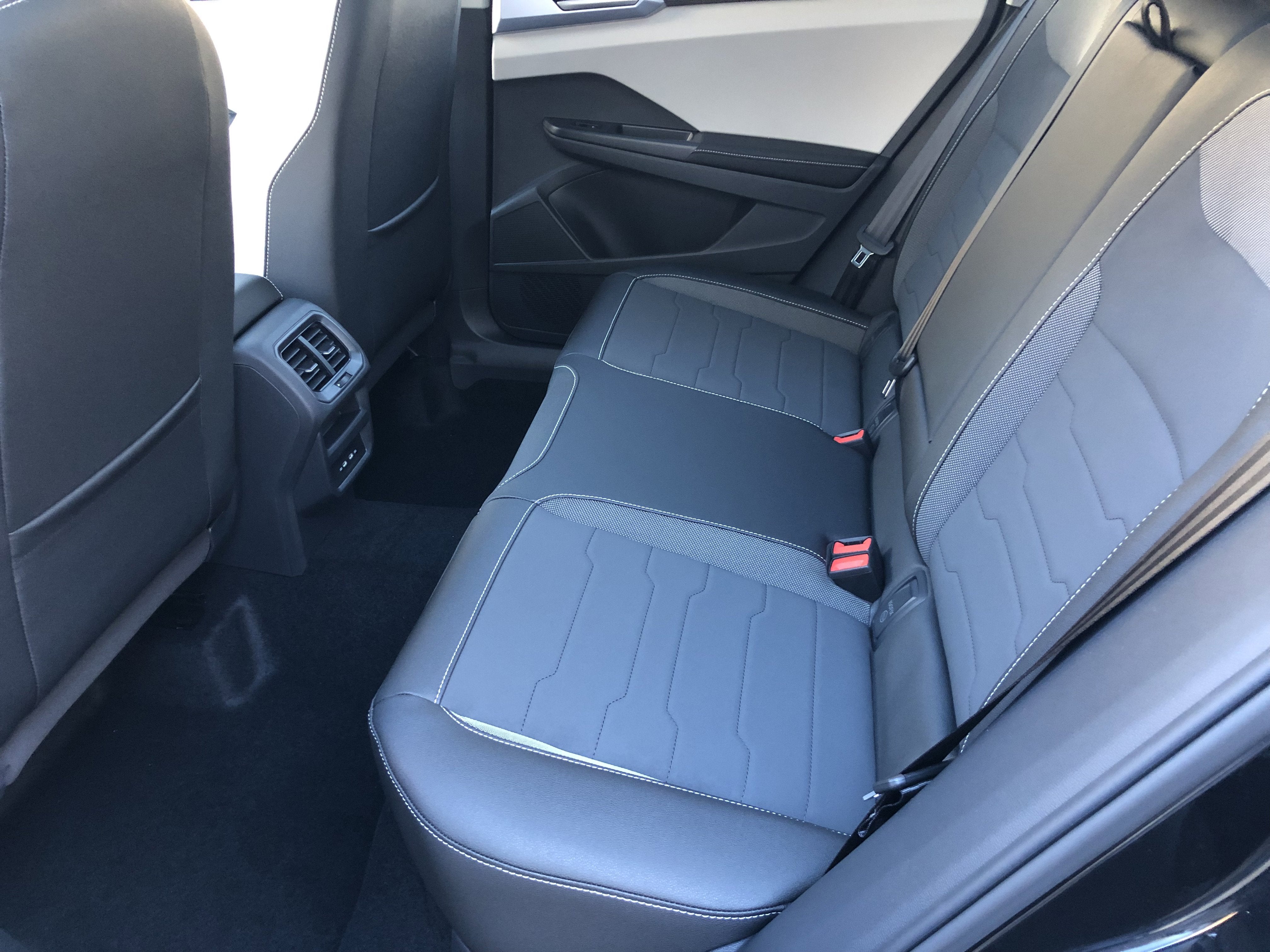 2026 Volkswagen Taos SE w/panoramic sunroof