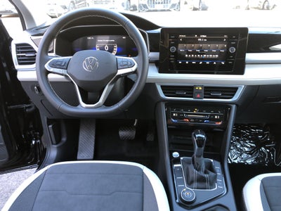 2026 Volkswagen Taos SE w/panoramic sunroof