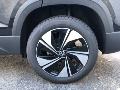 2026 Volkswagen Taos SE w/panoramic sunroof