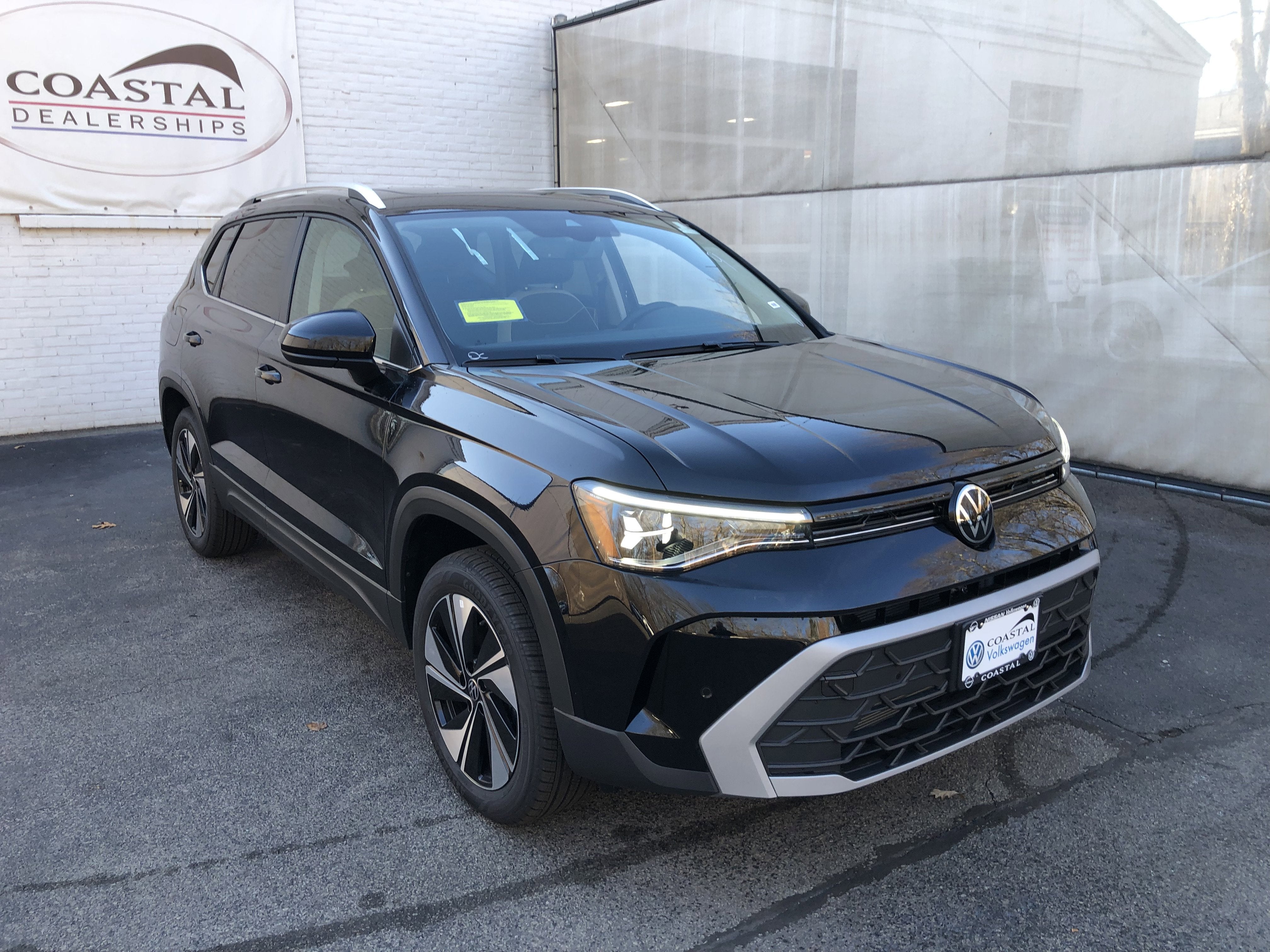 2026 Volkswagen Taos SE w/panoramic sunroof