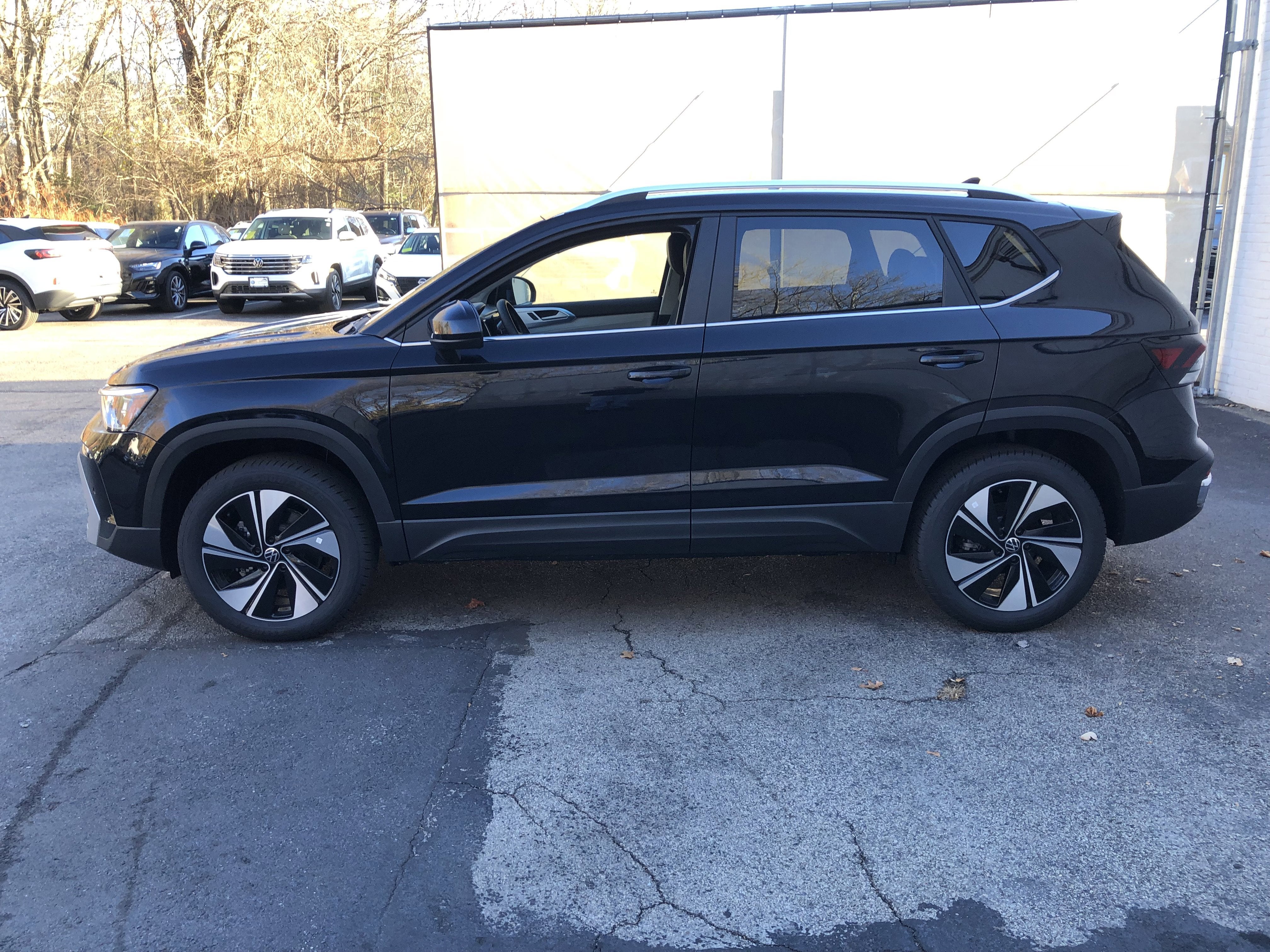 2026 Volkswagen Taos SE w/panoramic sunroof