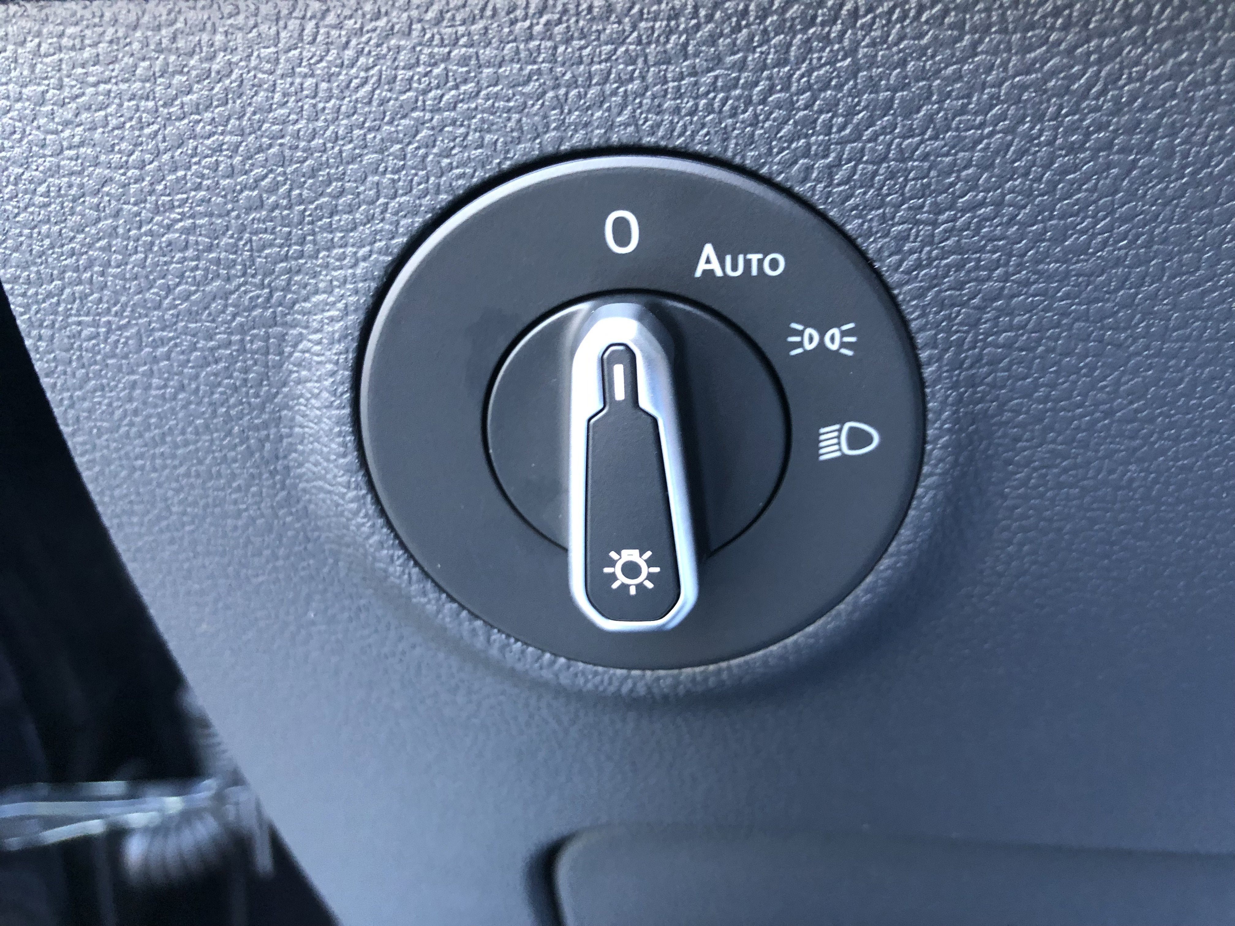 2026 Volkswagen Taos SE w/panoramic sunroof