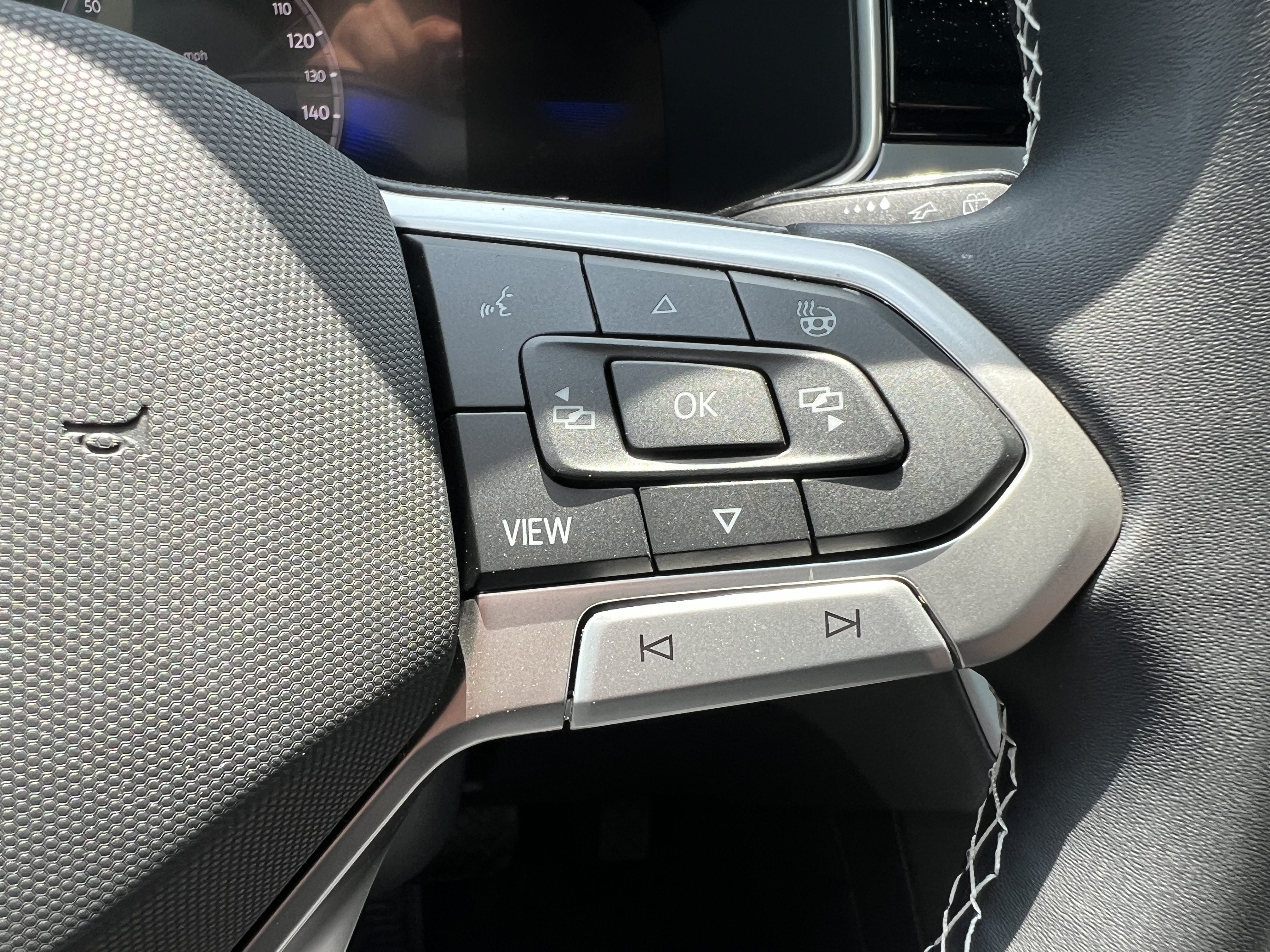 2026 Volkswagen Taos SE w/panoramic sunroof