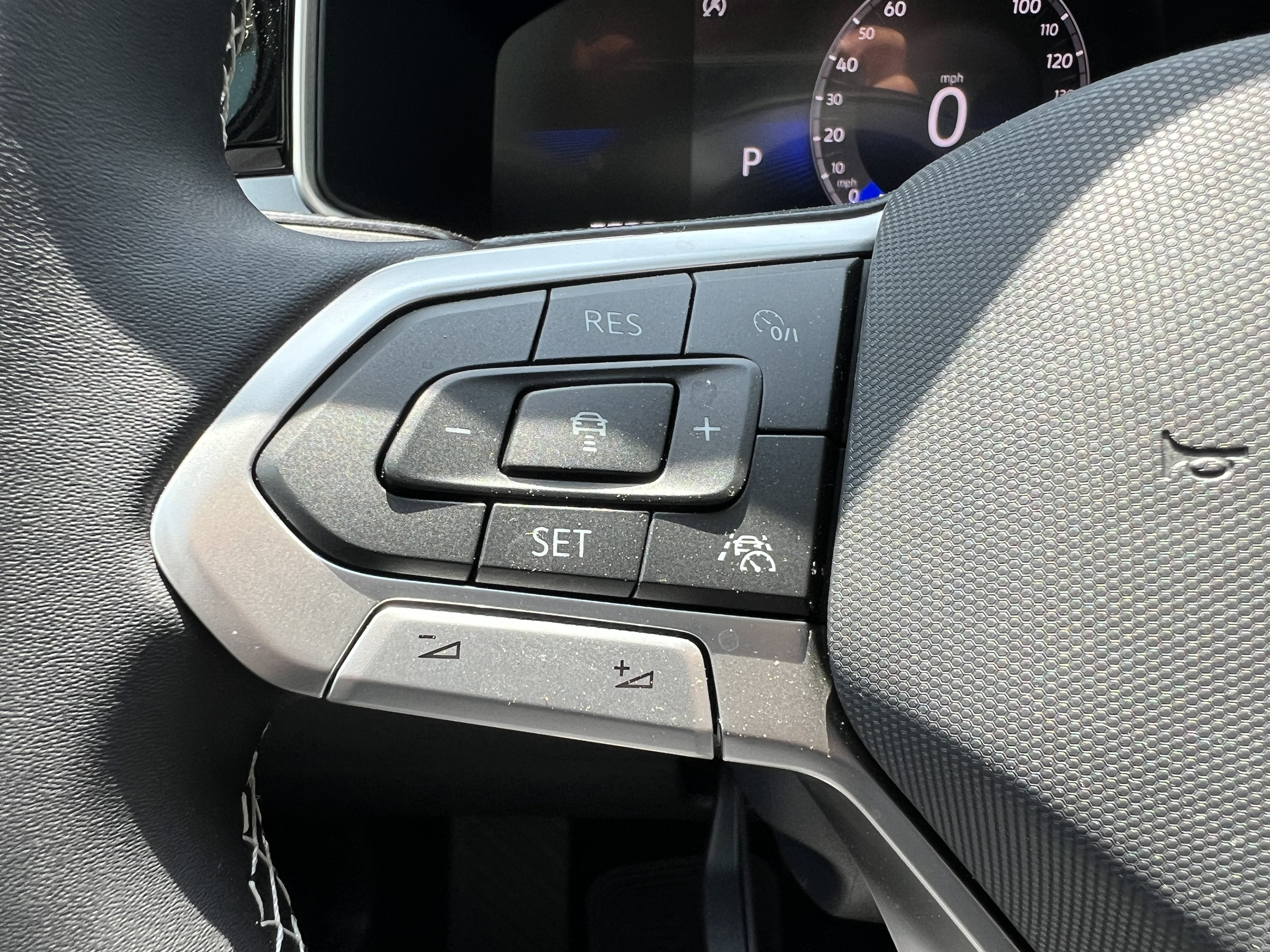 2026 Volkswagen Taos SE w/panoramic sunroof