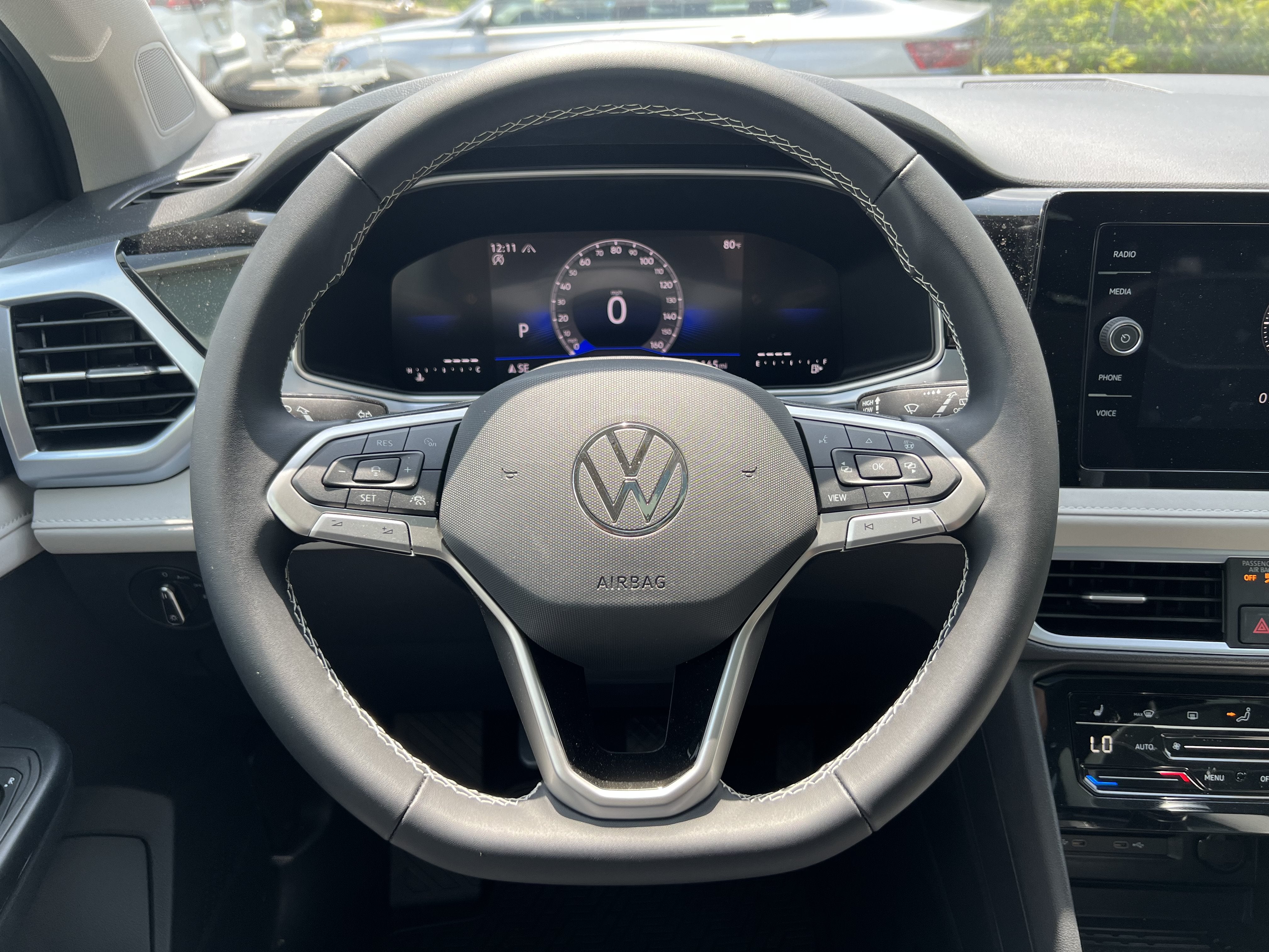 2026 Volkswagen Taos SE w/panoramic sunroof