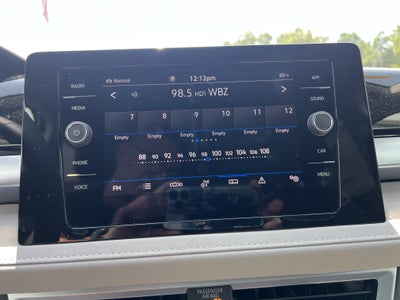 2026 Volkswagen Taos SE w/panoramic sunroof