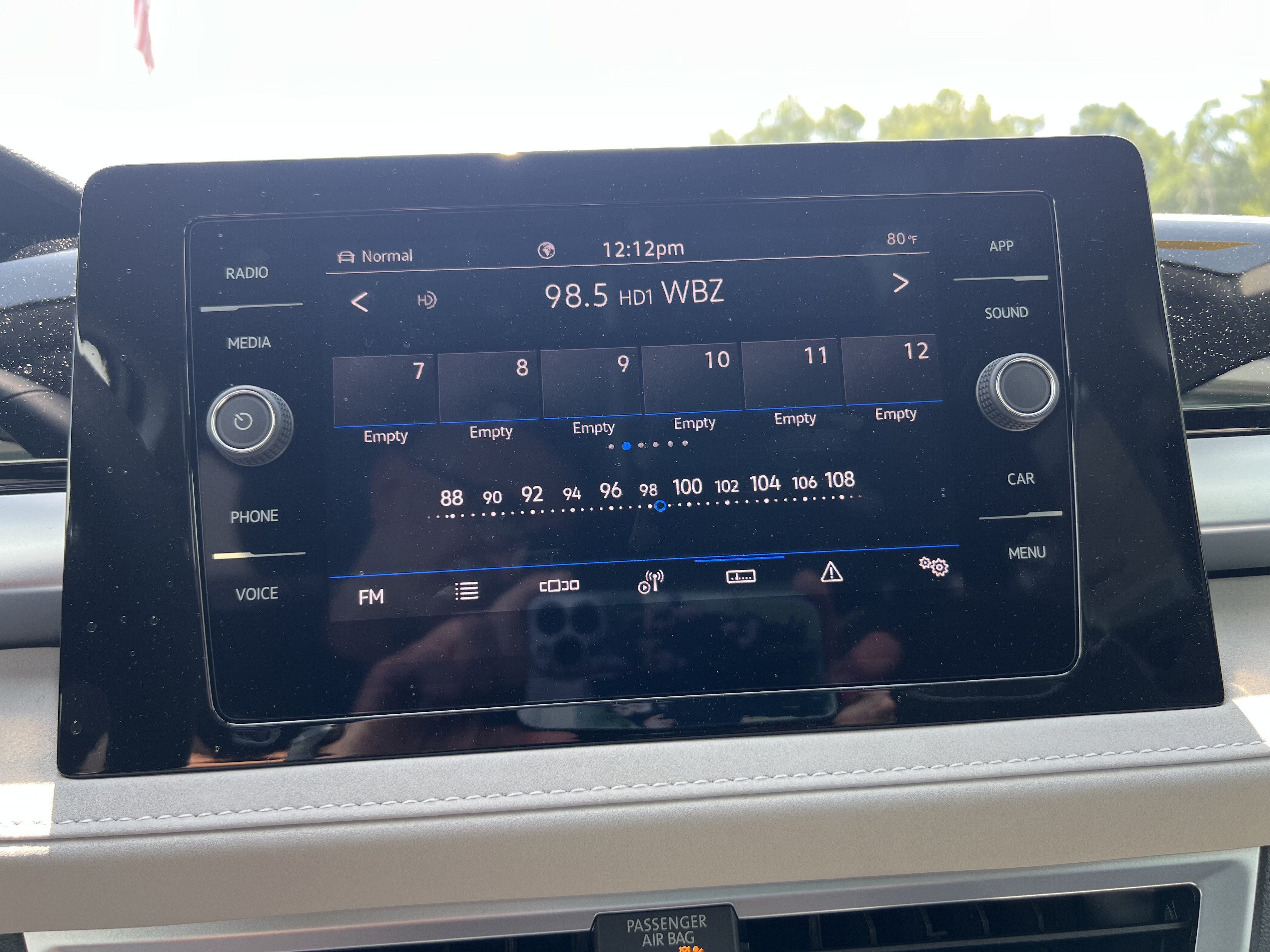 2026 Volkswagen Taos SE w/panoramic sunroof