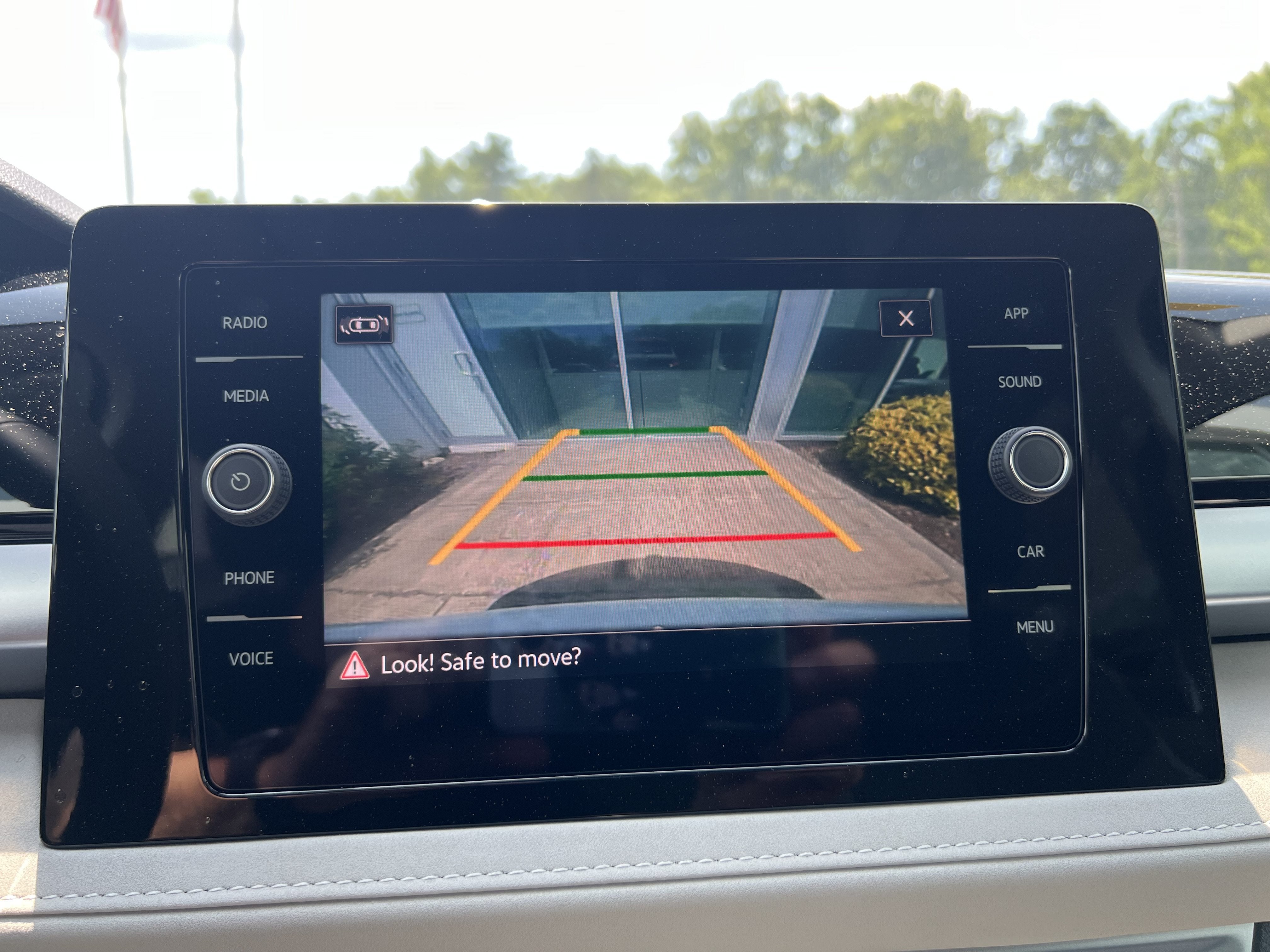 2026 Volkswagen Taos SE w/panoramic sunroof