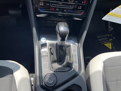 2026 Volkswagen Taos SE w/panoramic sunroof