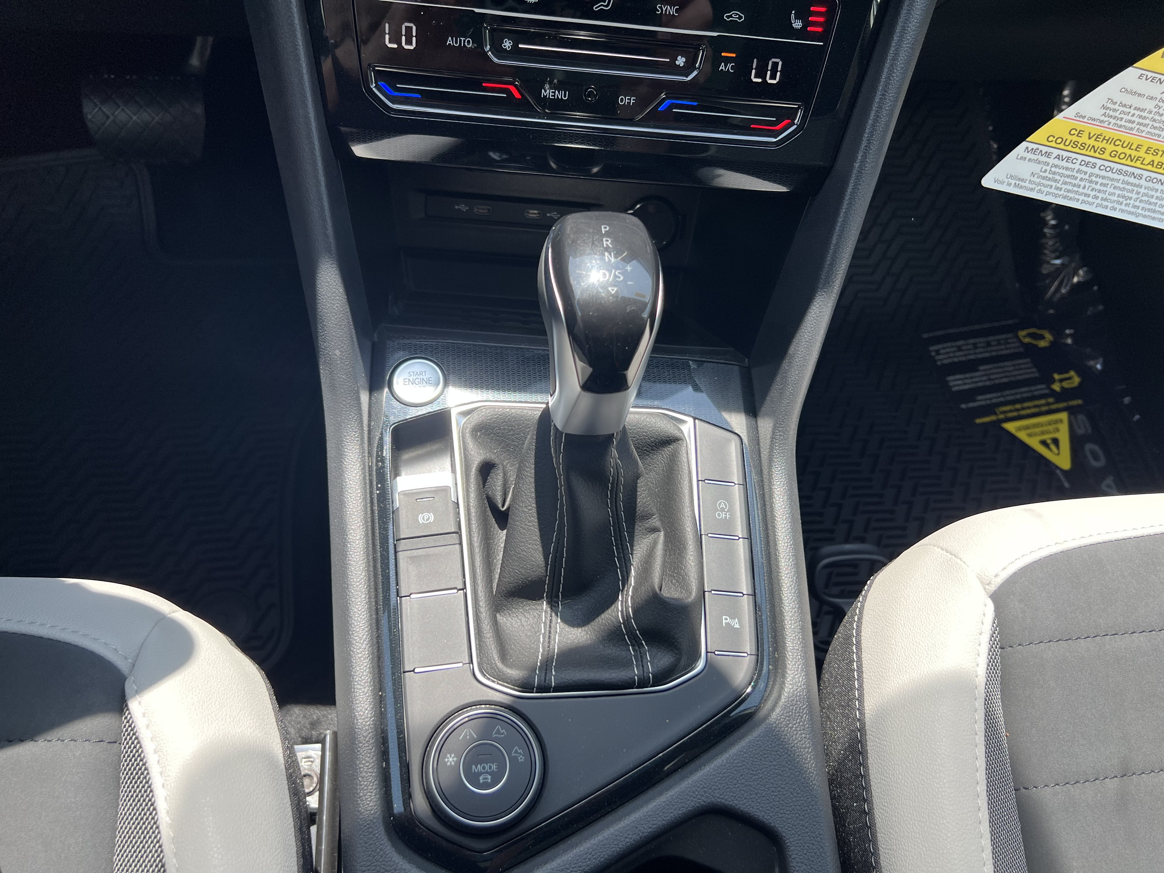2026 Volkswagen Taos SE w/panoramic sunroof
