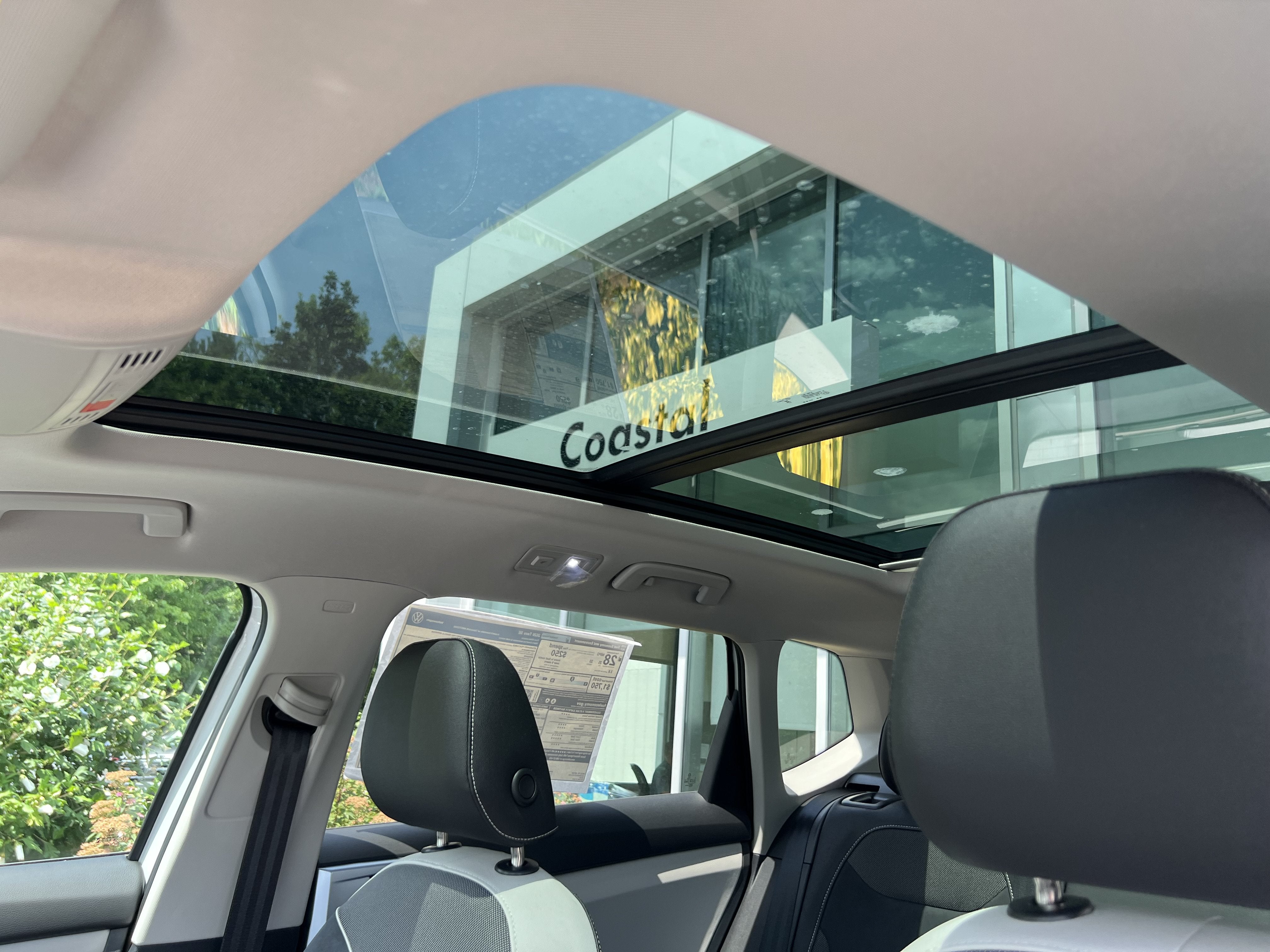 2026 Volkswagen Taos SE w/panoramic sunroof