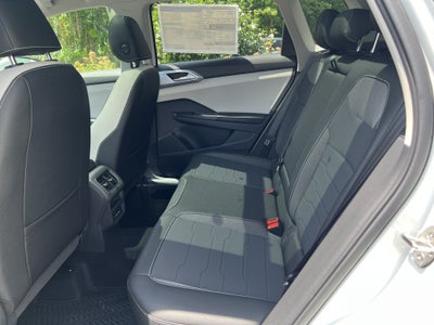 2026 Volkswagen Taos SE w/panoramic sunroof