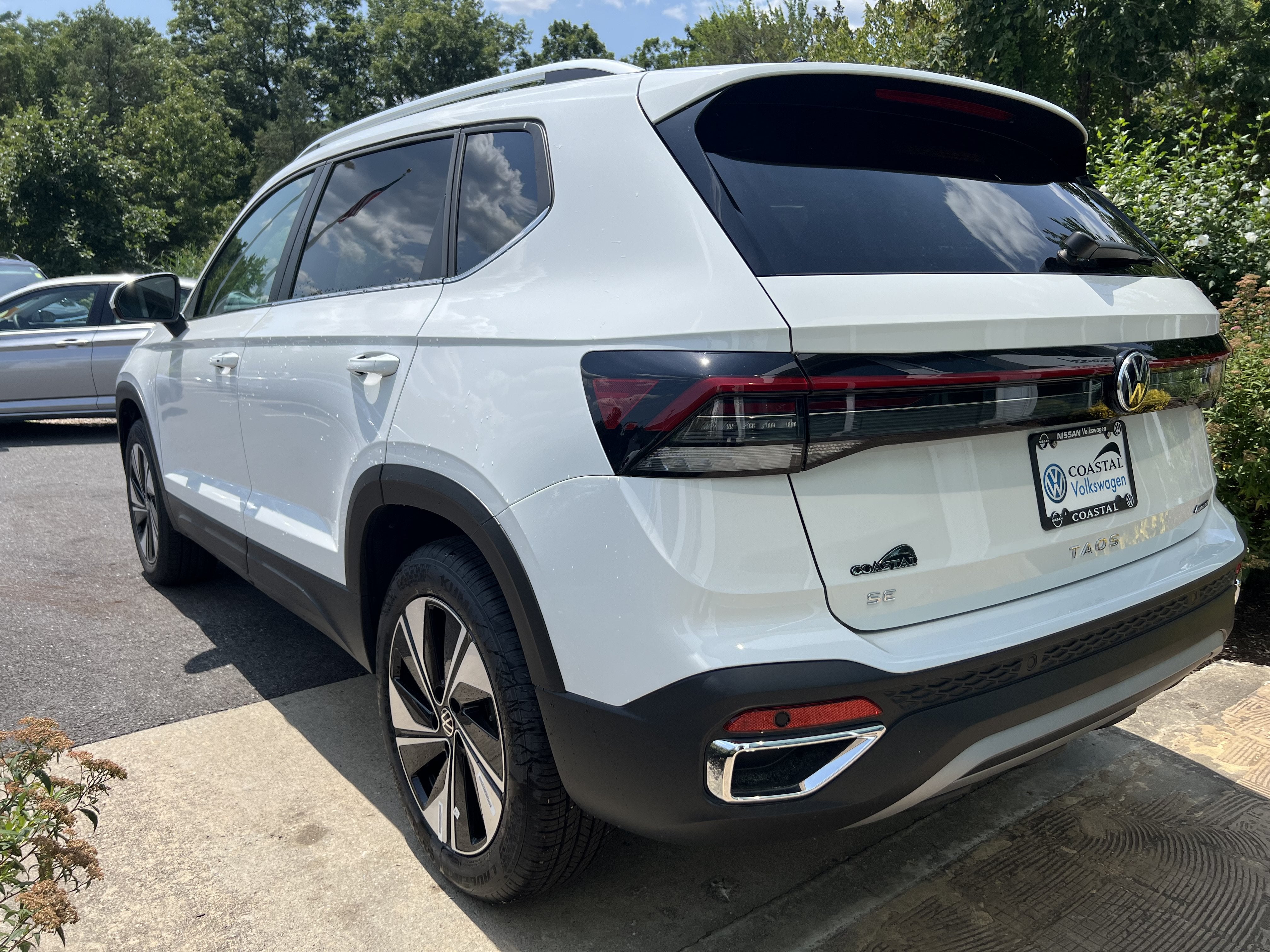 2026 Volkswagen Taos SE w/panoramic sunroof