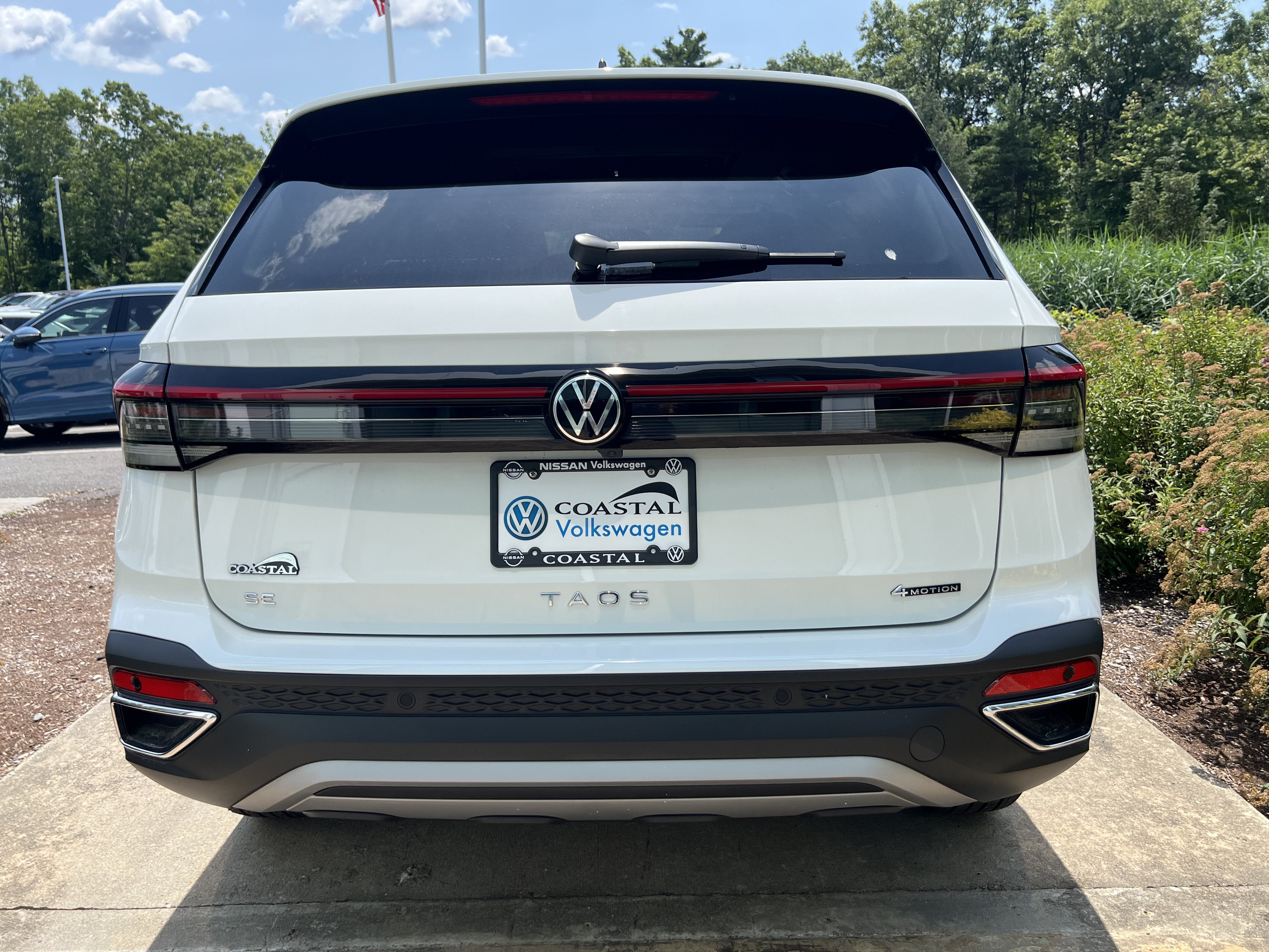 2026 Volkswagen Taos SE w/panoramic sunroof
