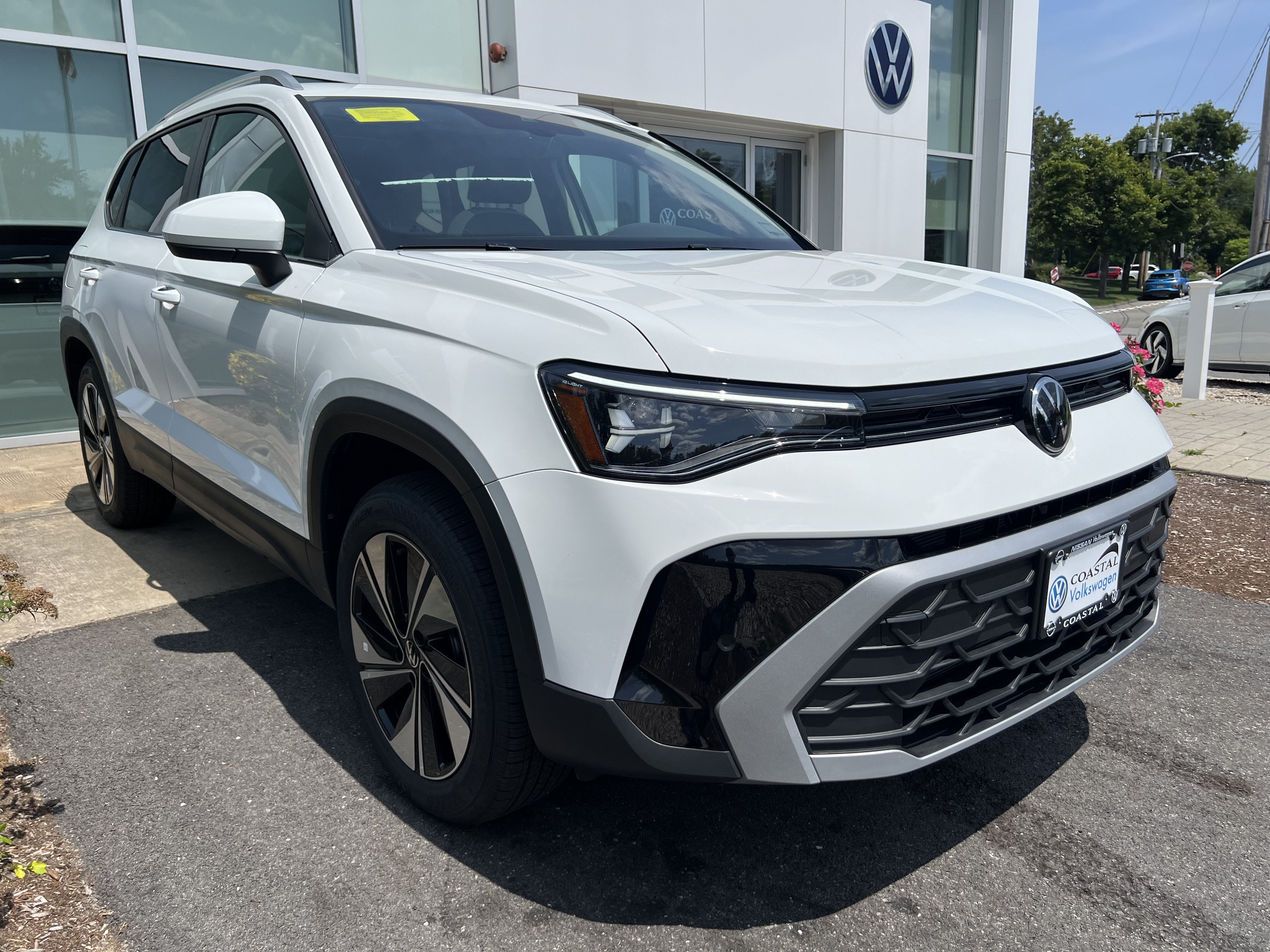 2026 Volkswagen Taos SE w/panoramic sunroof