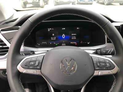 2026 Volkswagen Taos SE w/panoramic sunroof