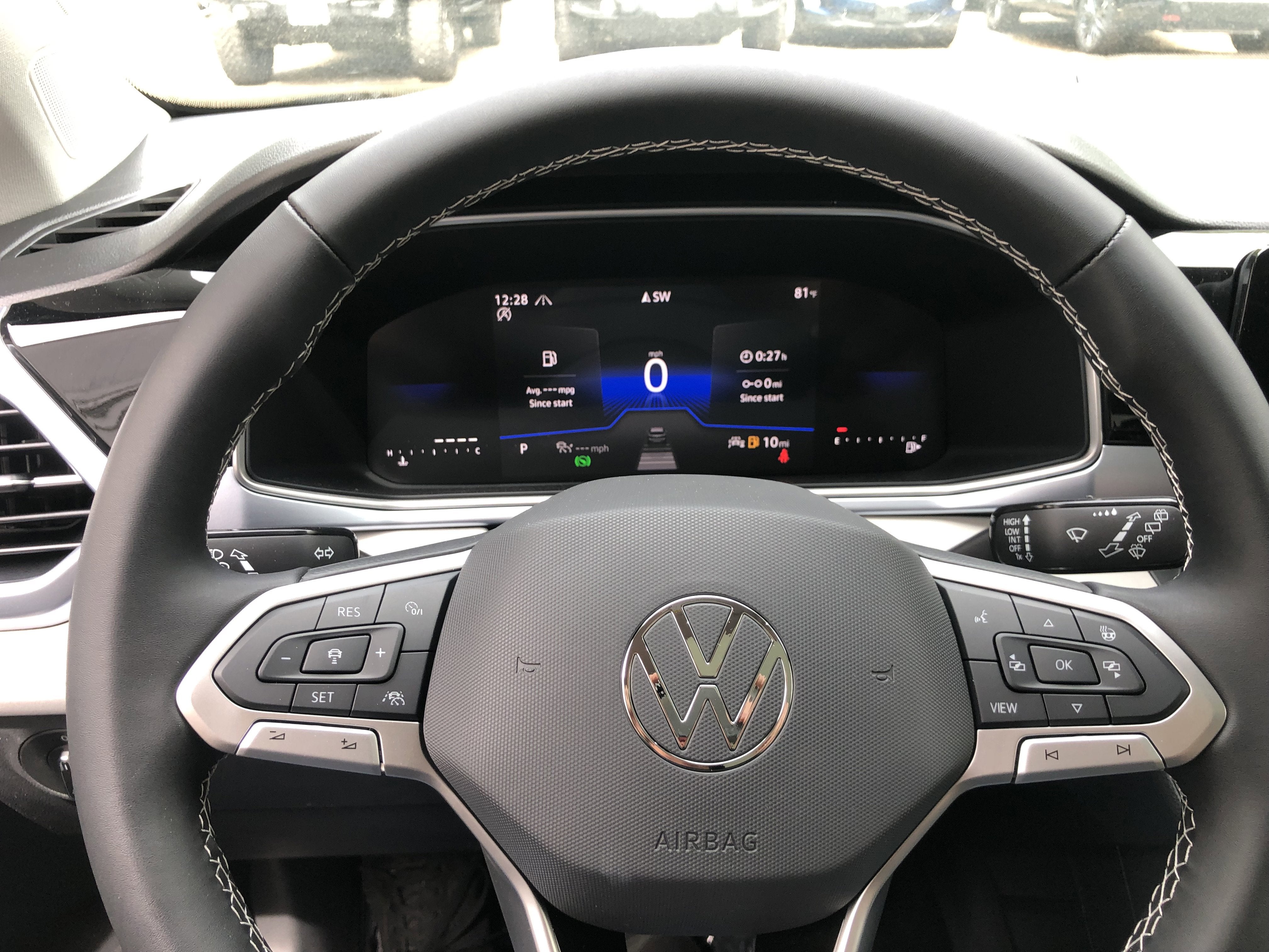 2026 Volkswagen Taos SE w/panoramic sunroof