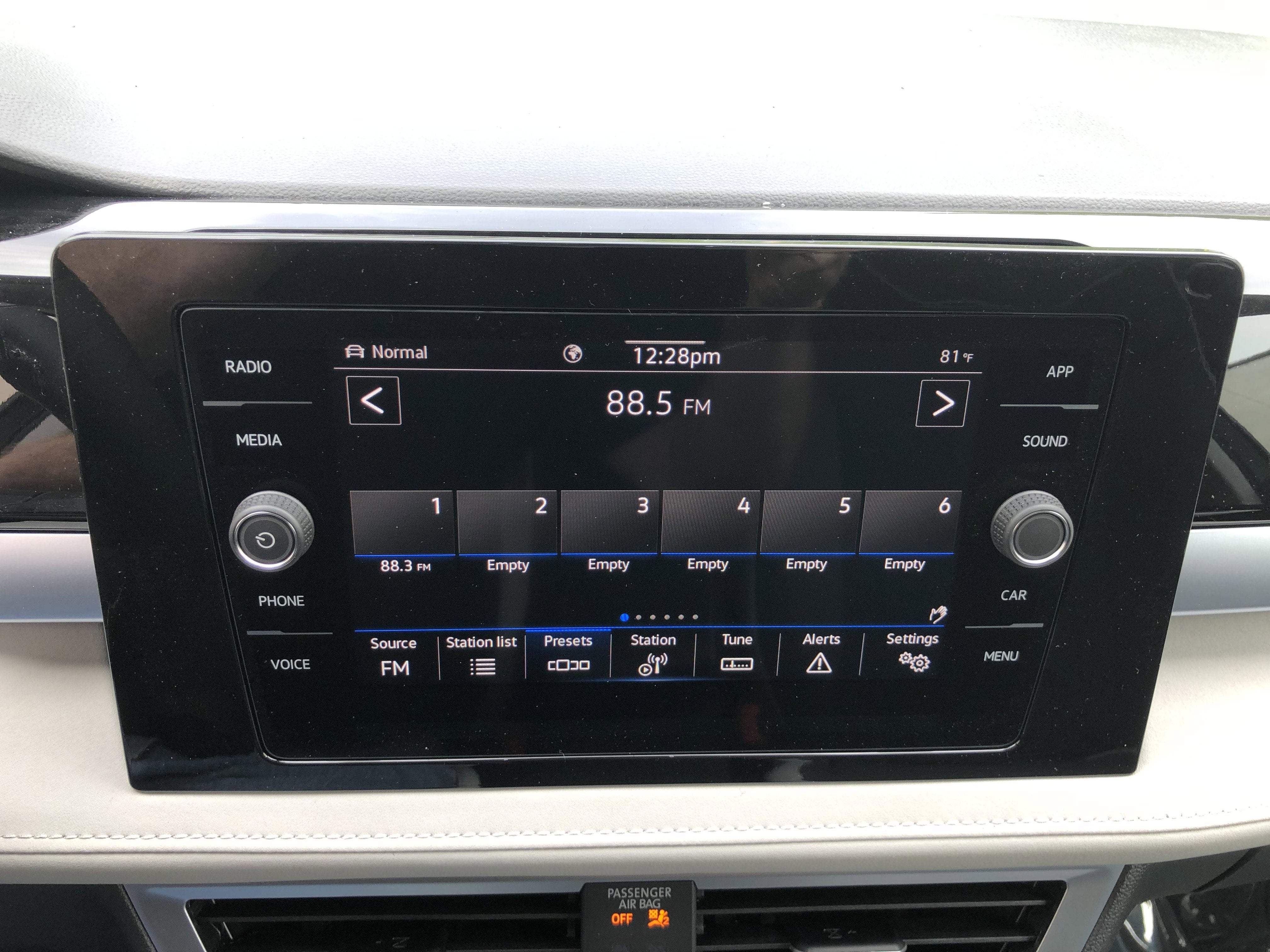 2026 Volkswagen Taos SE w/panoramic sunroof
