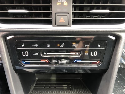 2026 Volkswagen Taos SE w/panoramic sunroof