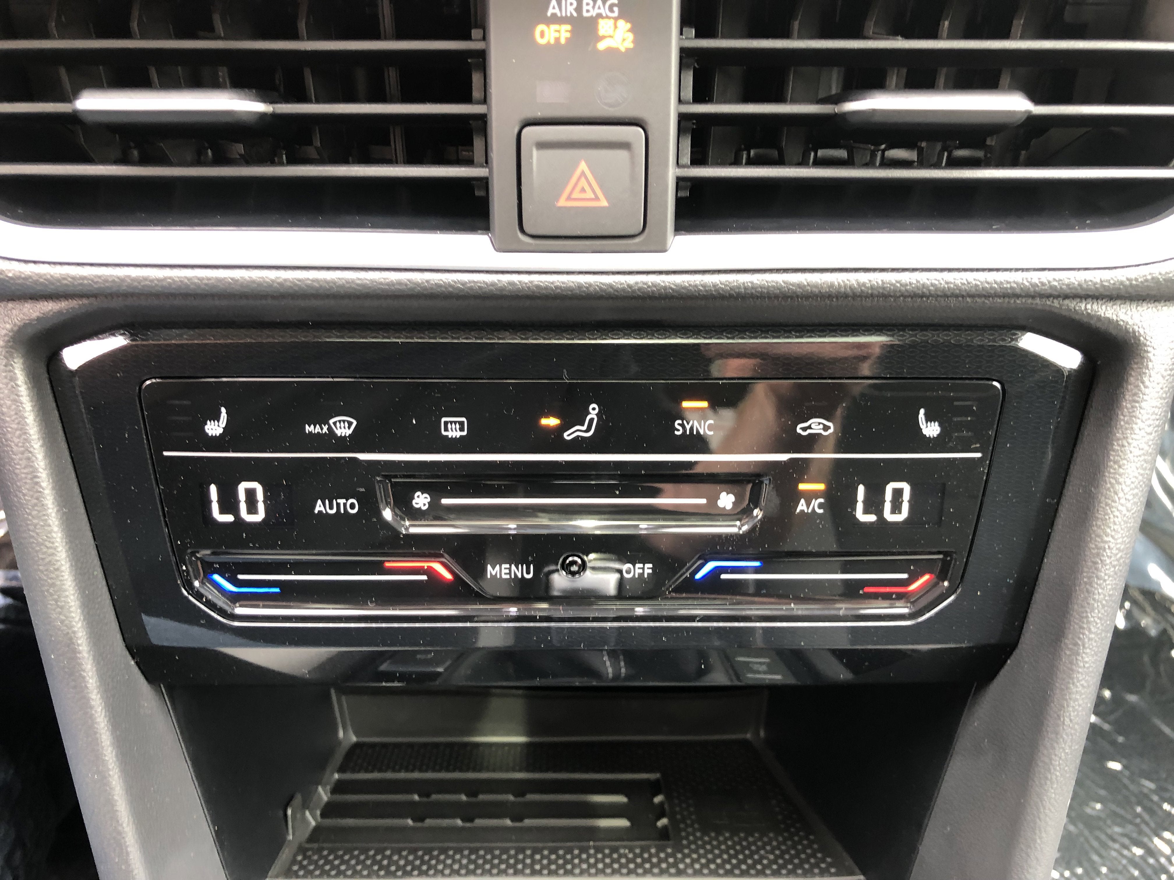 2026 Volkswagen Taos SE w/panoramic sunroof