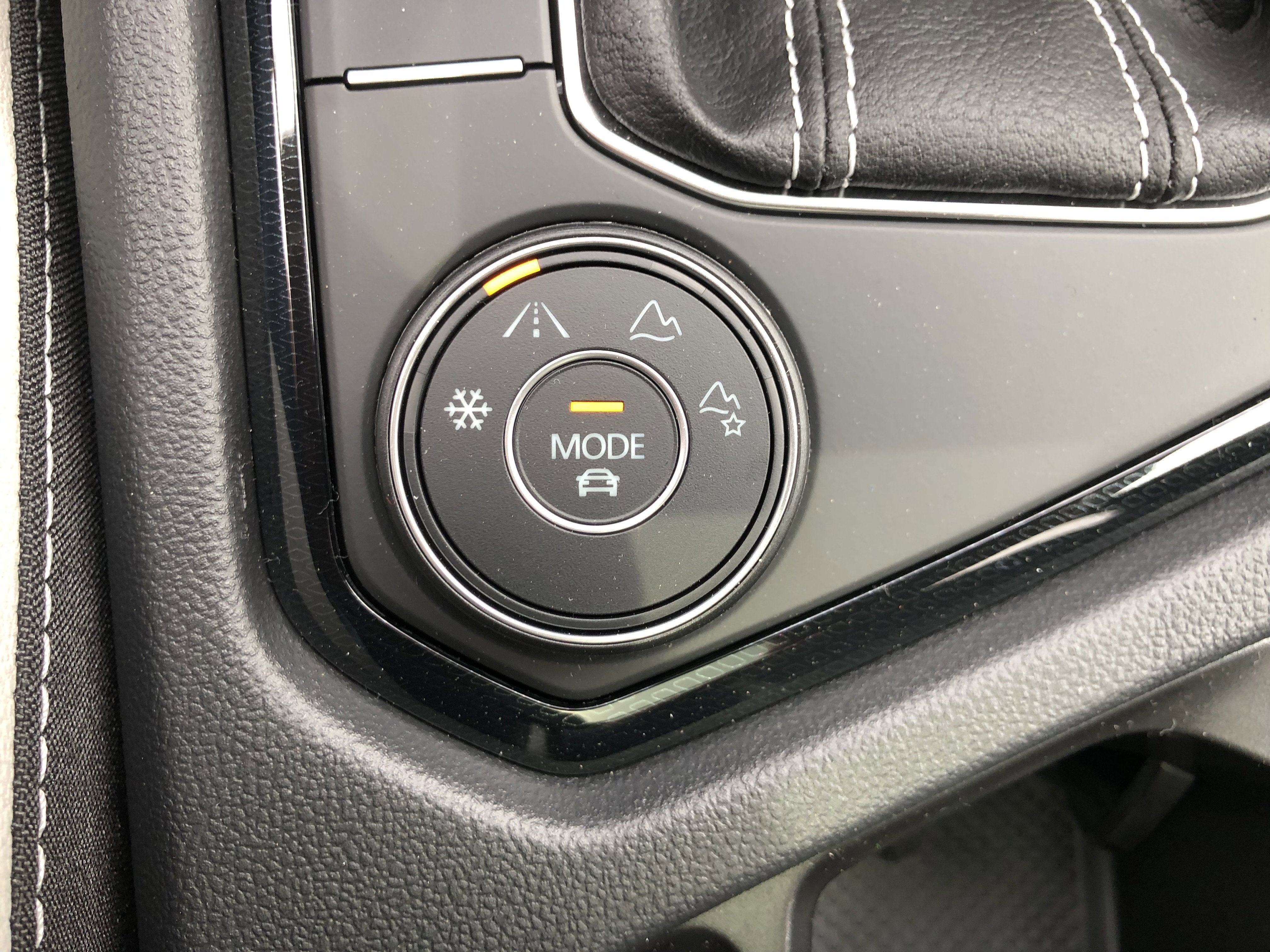 2026 Volkswagen Taos SE w/panoramic sunroof
