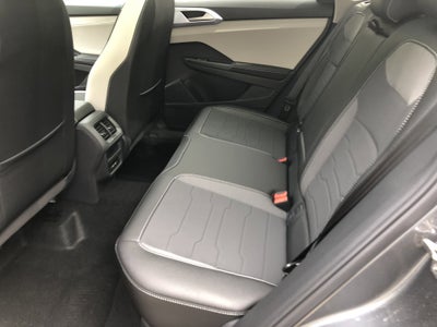 2026 Volkswagen Taos SE w/panoramic sunroof
