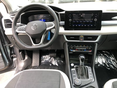 2026 Volkswagen Taos SE w/panoramic sunroof